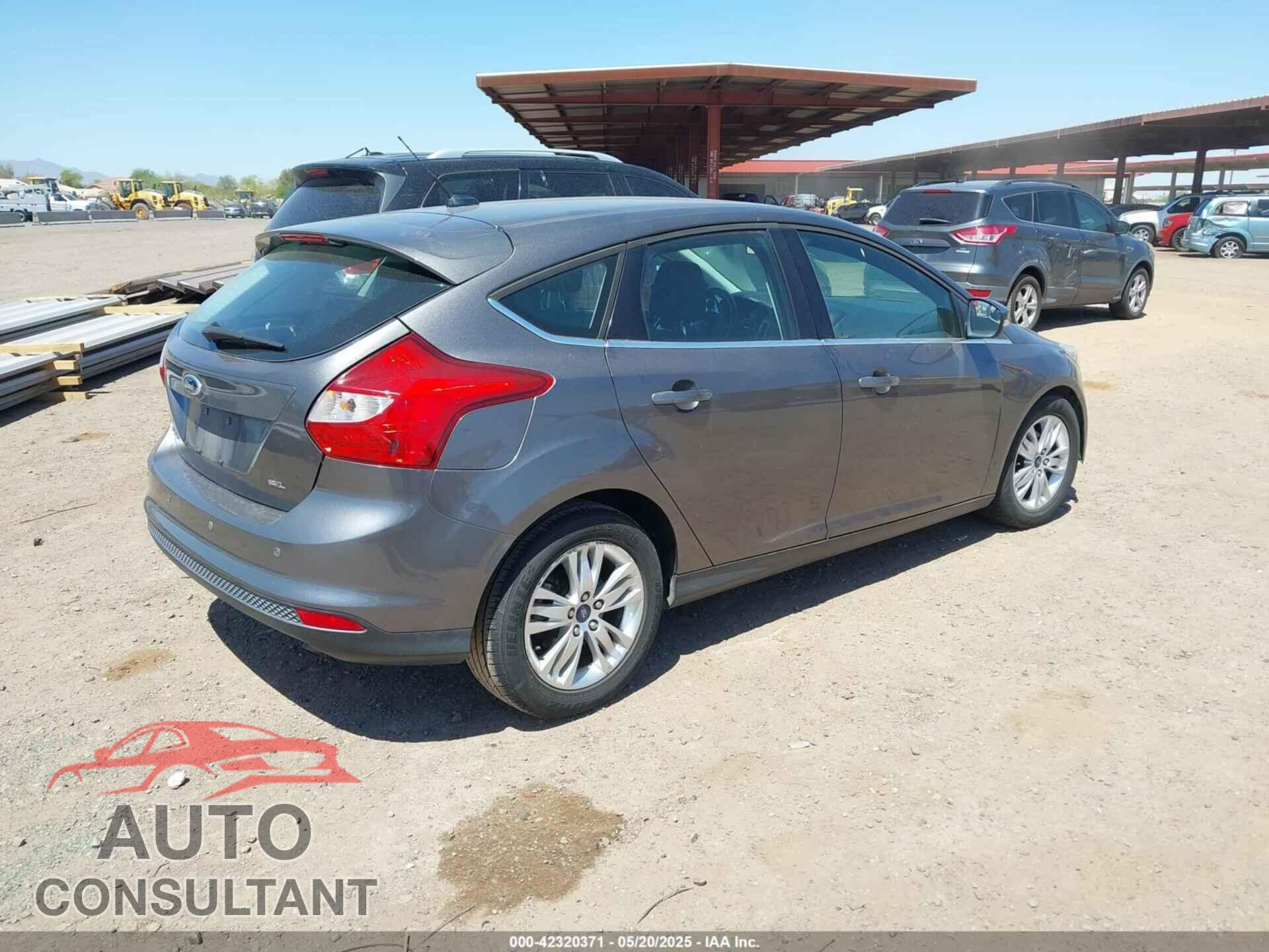 FORD FOCUS 2012 - 1FAHP3M22CL285384