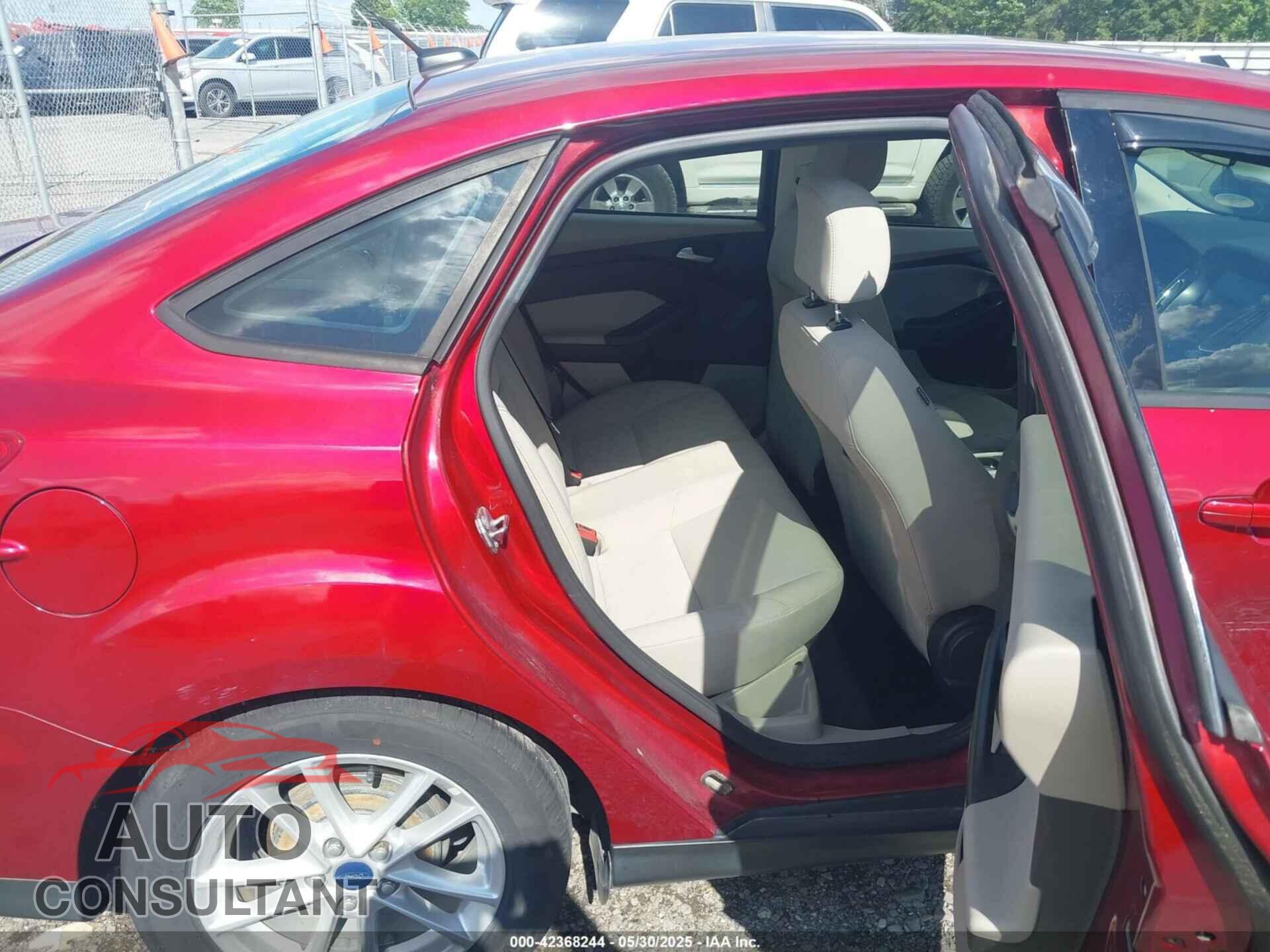FORD FOCUS 2015 - 1FADP3F29FL338923