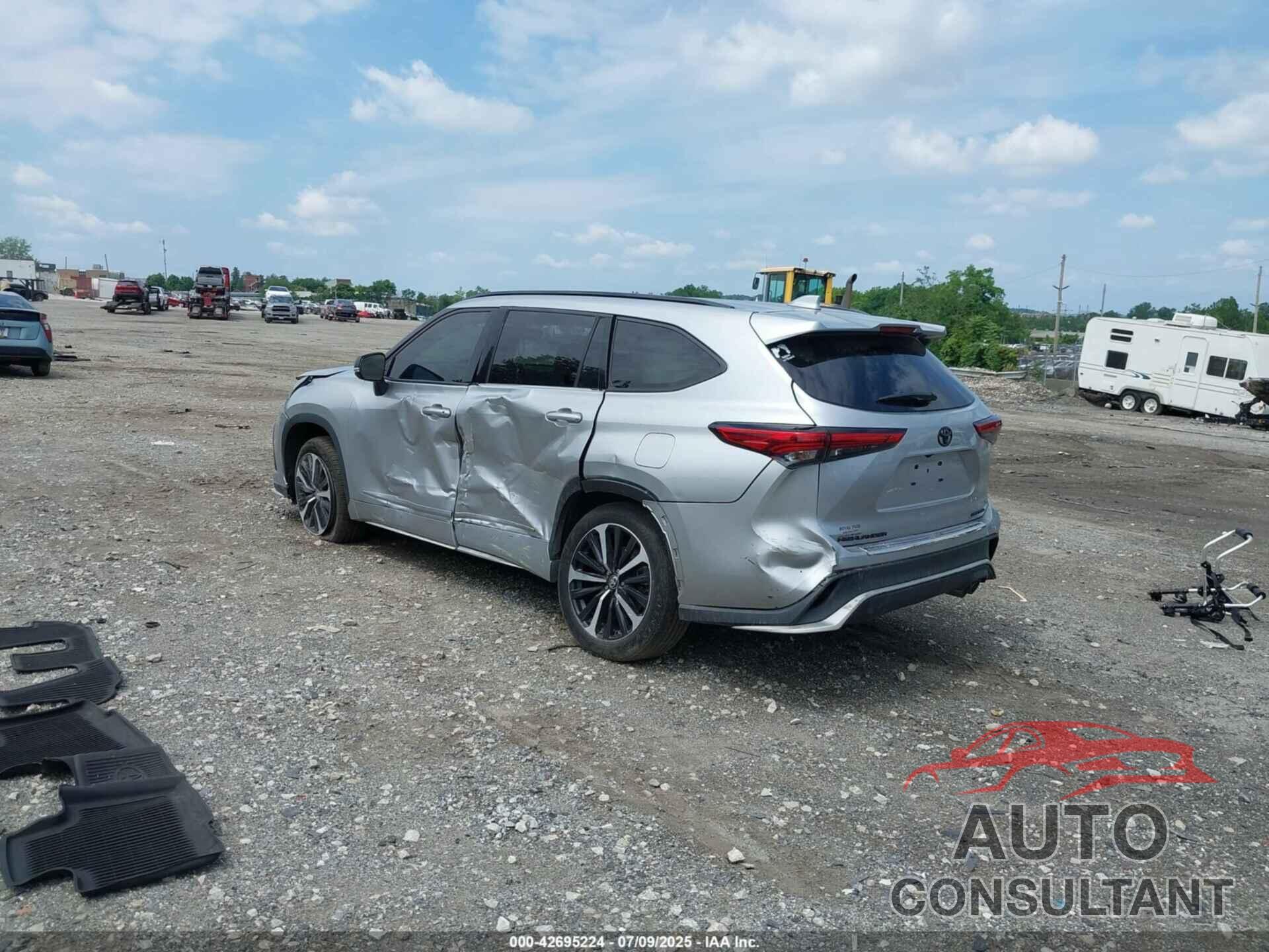 TOYOTA HIGHLANDER 2022 - 5TDLZRBH8NS198146