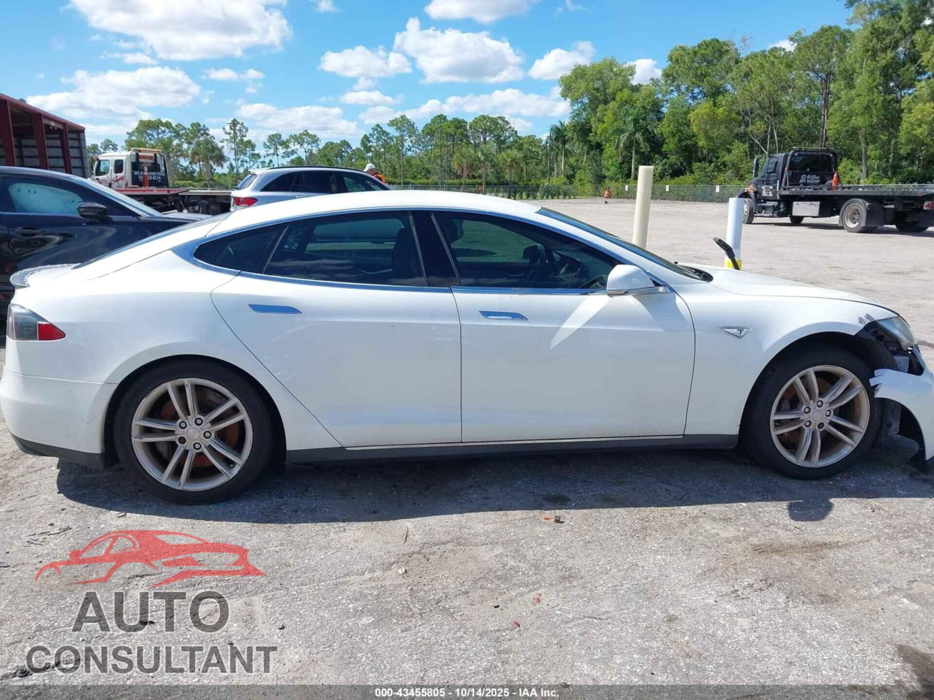 TESLA MODEL S 2013 - 5YJSA1CP8DFP15538