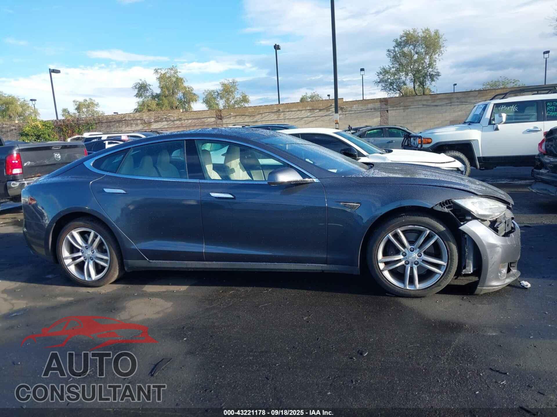 TESLA MODEL S 2016 - 5YJSA1E18GF123909