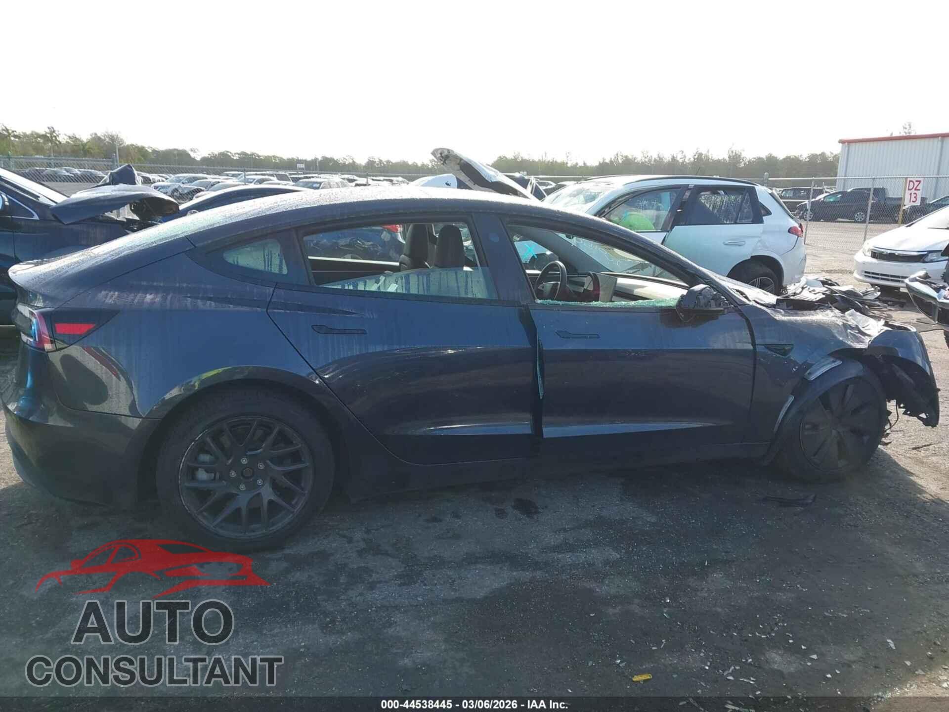 TESLA MODEL 3 2024 - 5YJ3E1EA9RF760156
