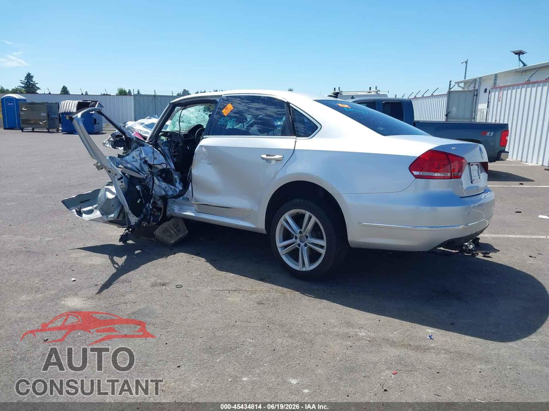 VOLKSWAGEN PASSAT 2012 - 1VWCN7A37CC010380