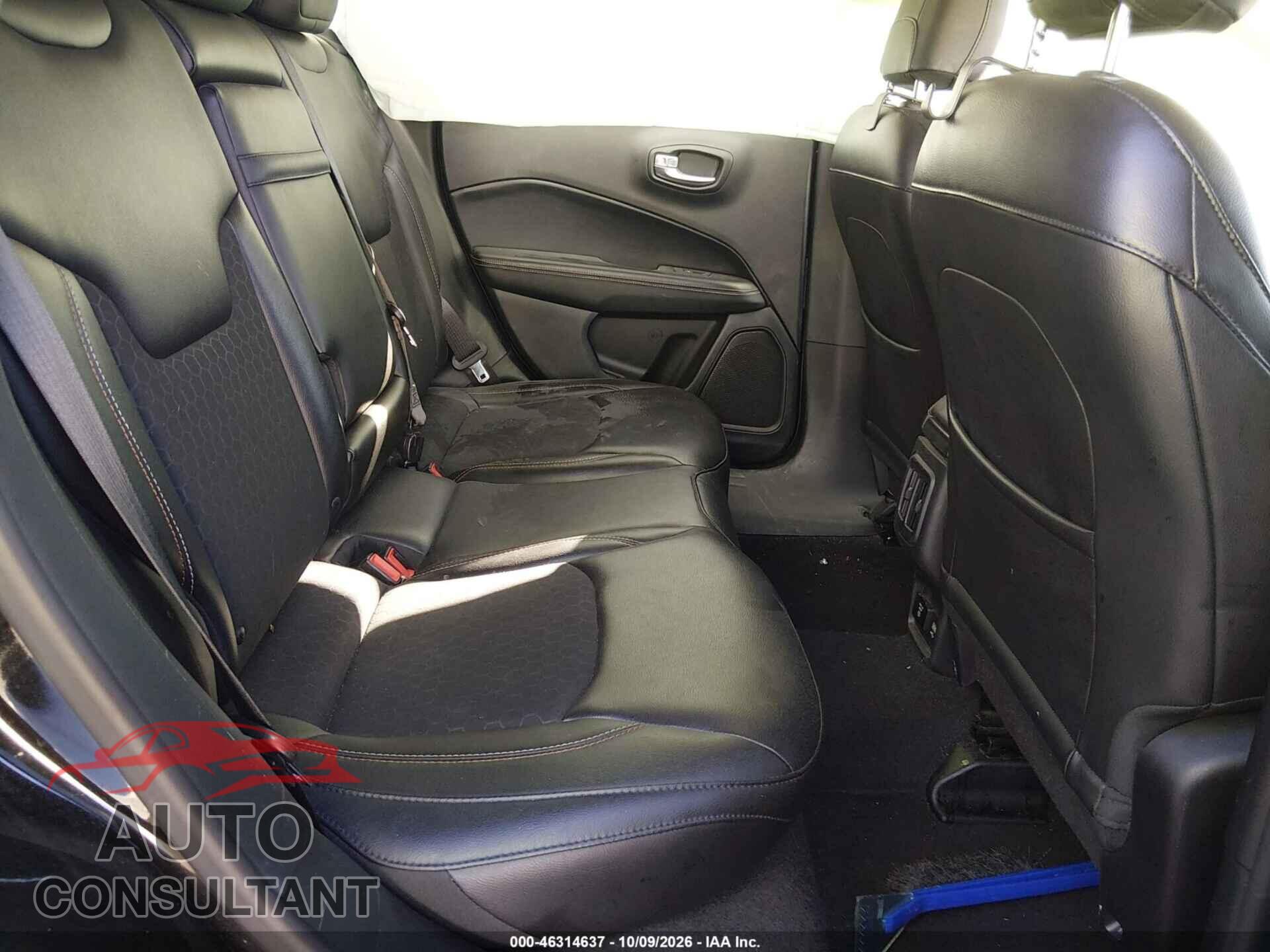 JEEP COMPASS 2018 - 3C4NJDBB0JT342478