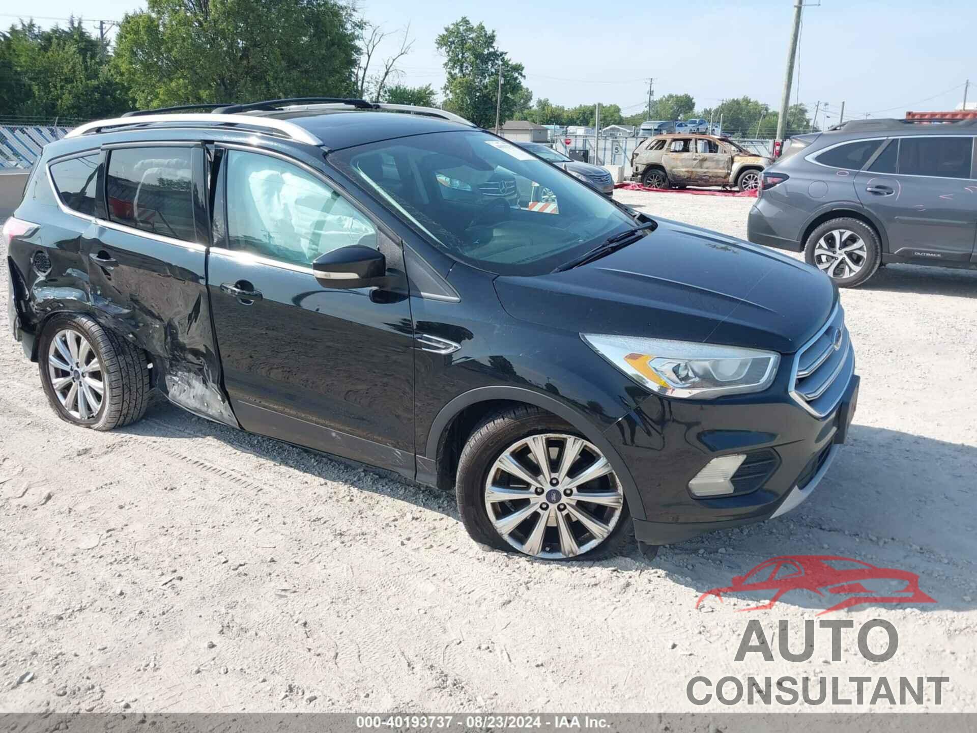 FORD ESCAPE 2017 - 1FMCU9J92HUA34363