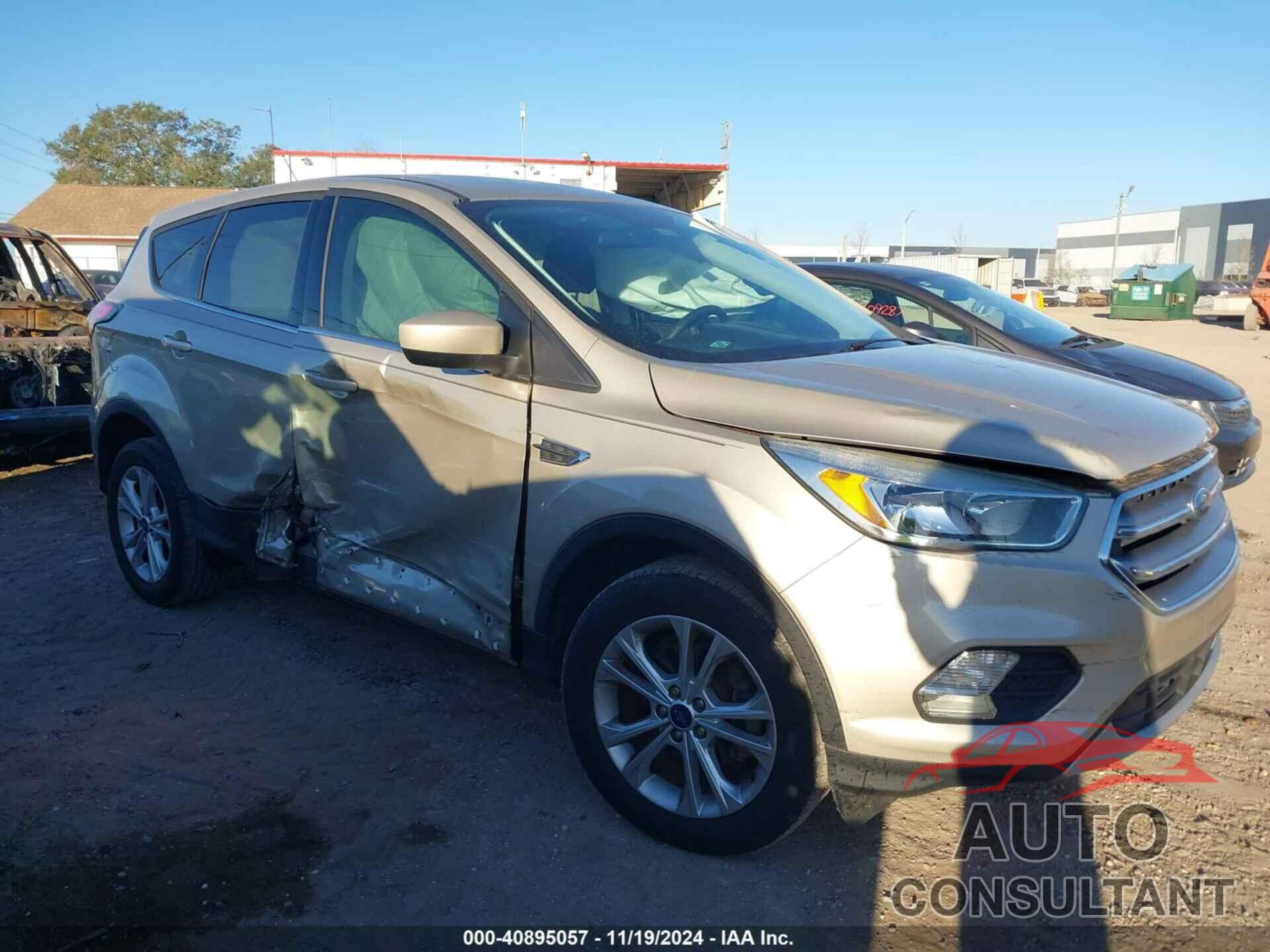 FORD ESCAPE 2017 - 1FMCU0GD7HUB49435