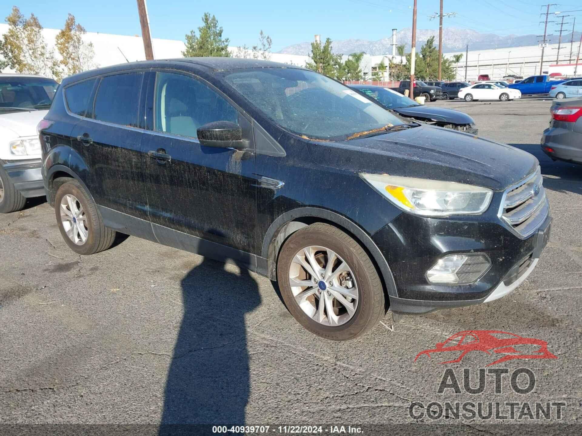 FORD ESCAPE 2017 - 1FMCU0G9XHUA28703