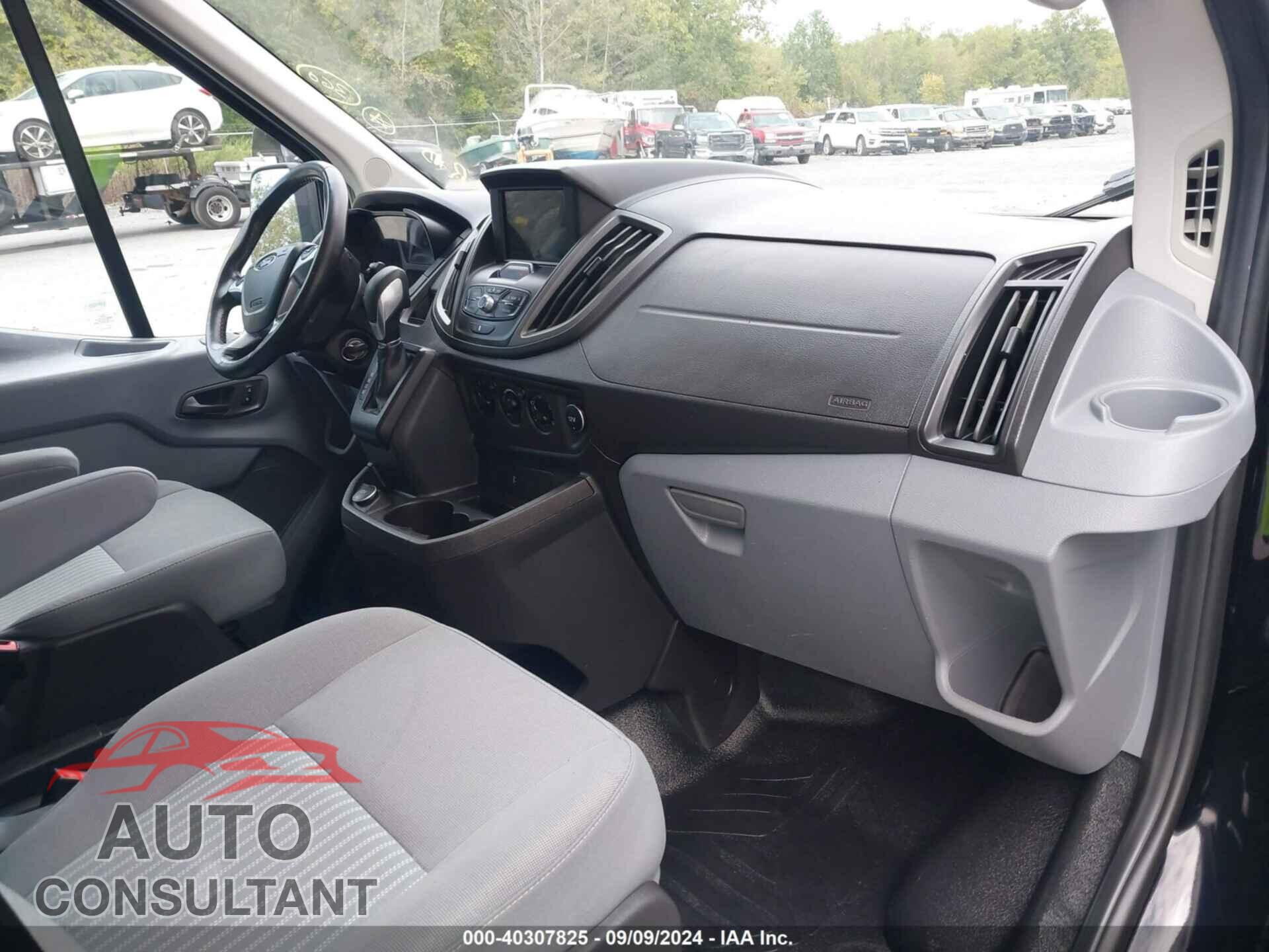 FORD TRANSIT-150 2017 - 1FTYE2CG6HKB00743