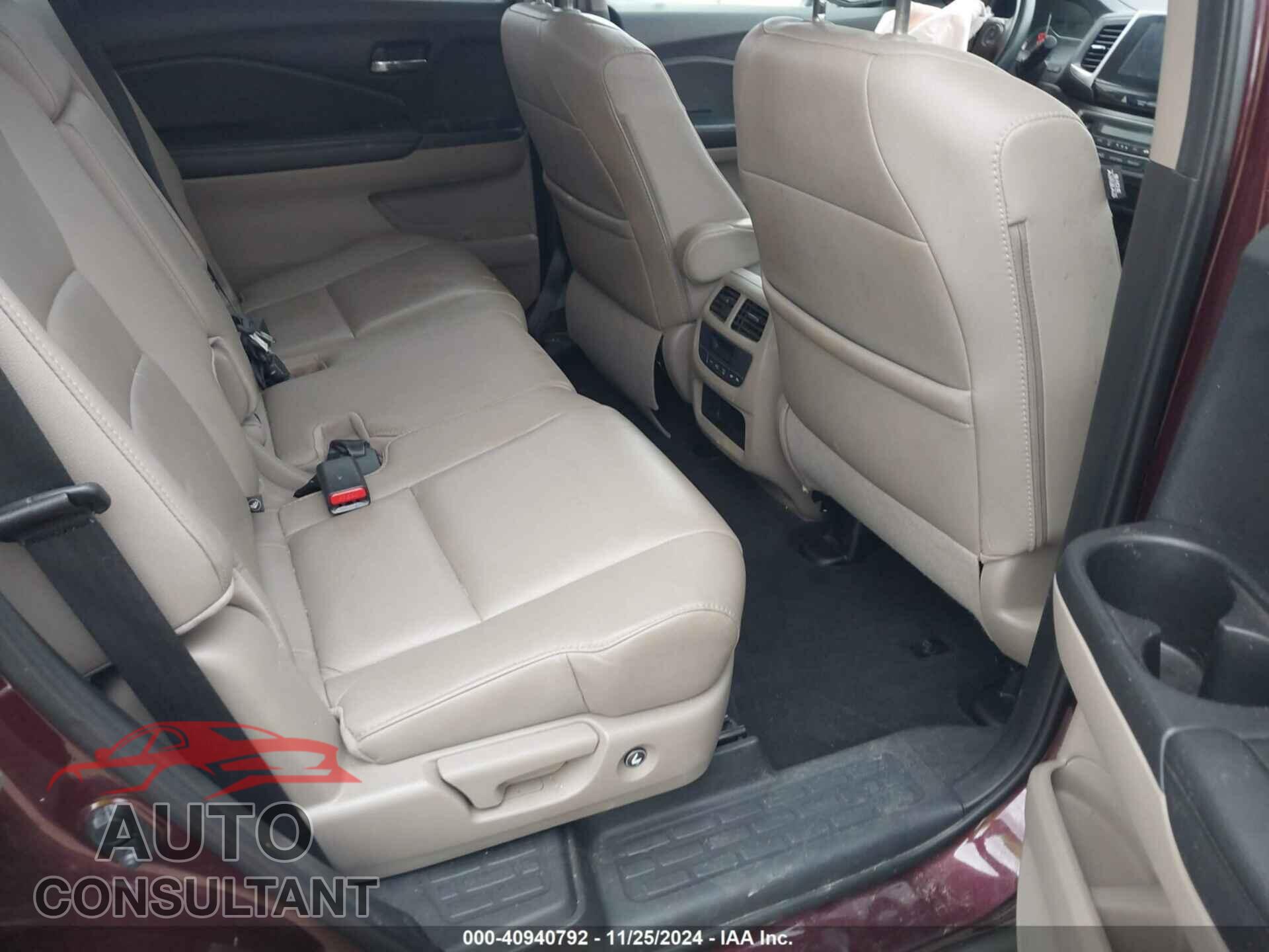 HONDA PILOT 2017 - 5FNYF5H59HB008562