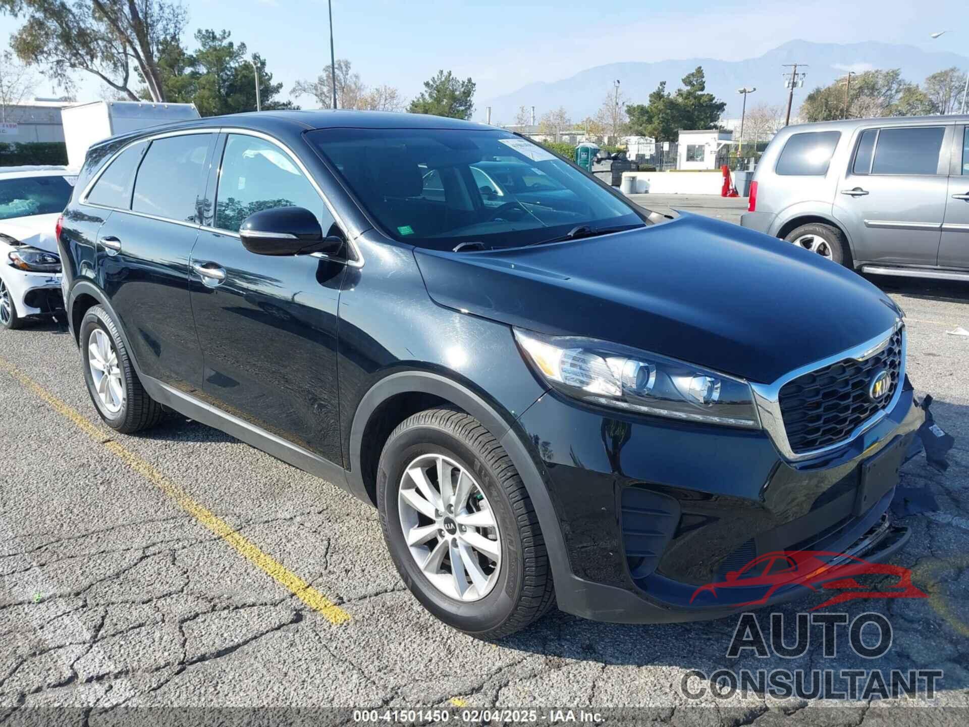 KIA SORENTO 2019 - 5XYPG4A51KG567018
