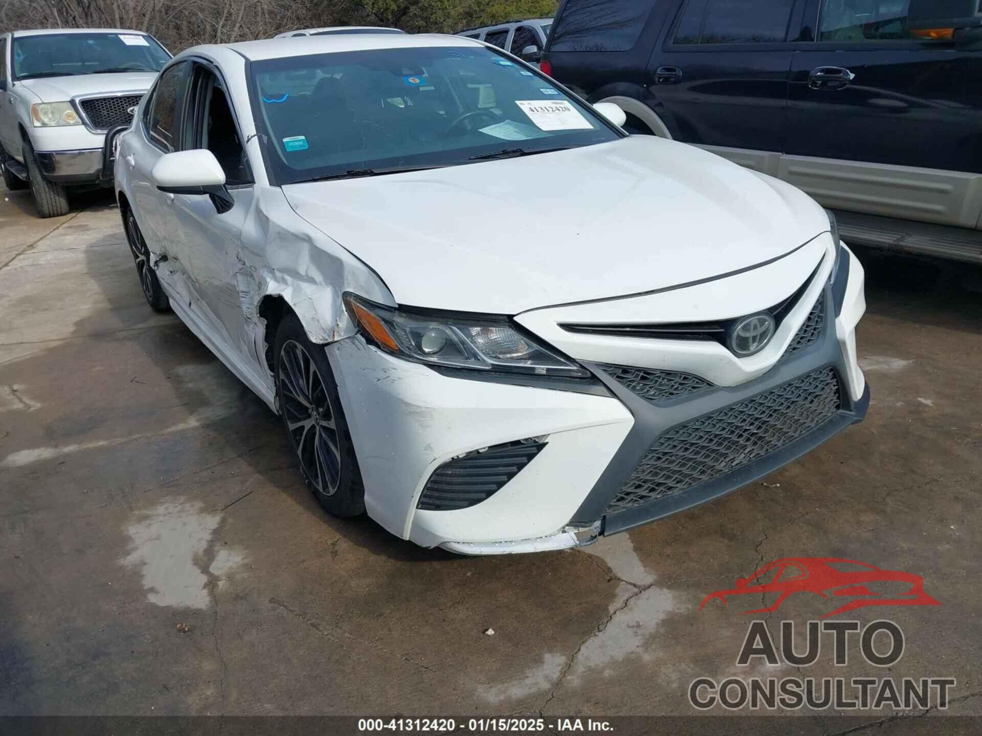 TOYOTA CAMRY 2018 - 4T1B11HK2JU081803