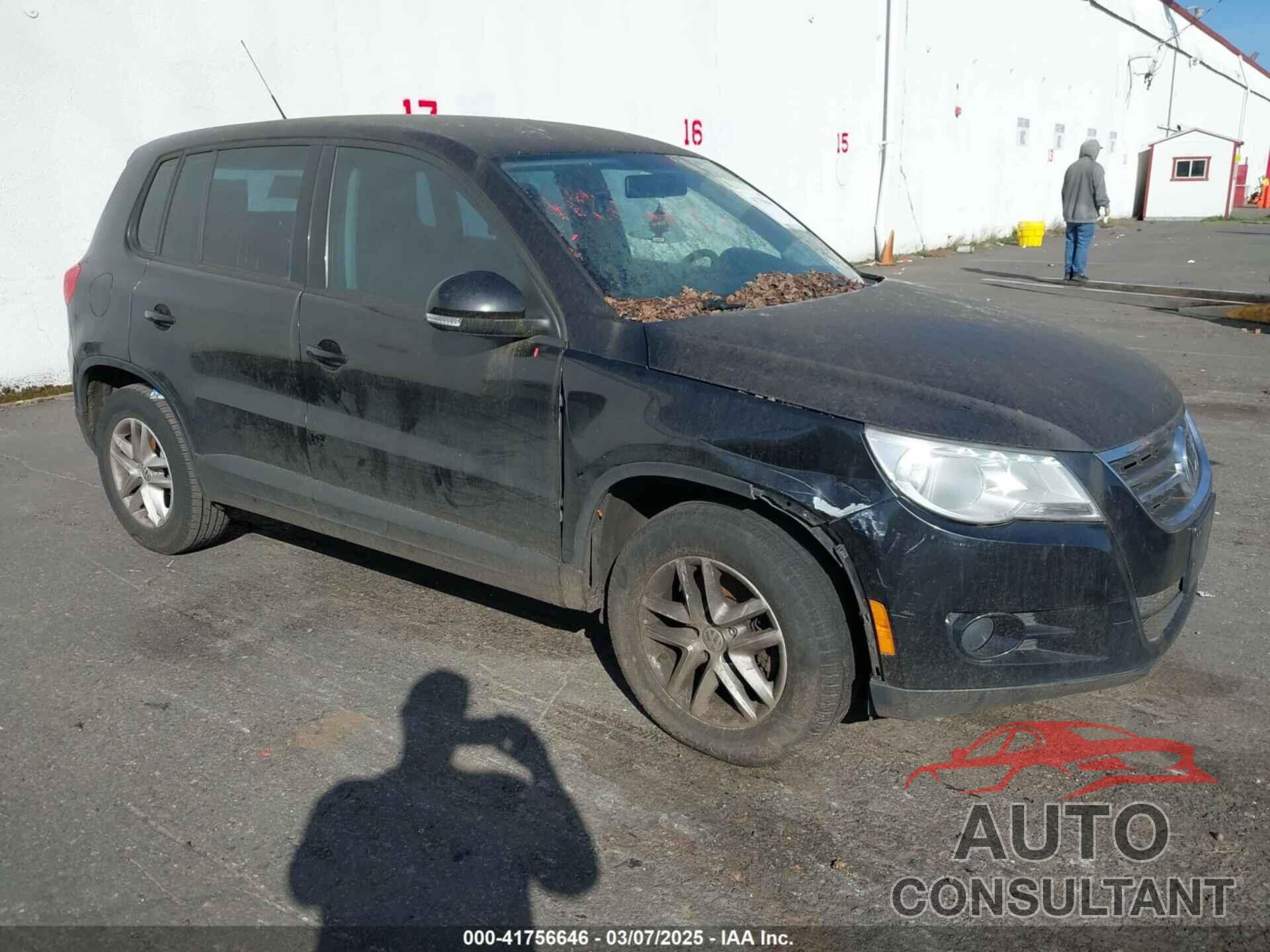 VOLKSWAGEN TIGUAN 2011 - WVGBV7AX7BW549852