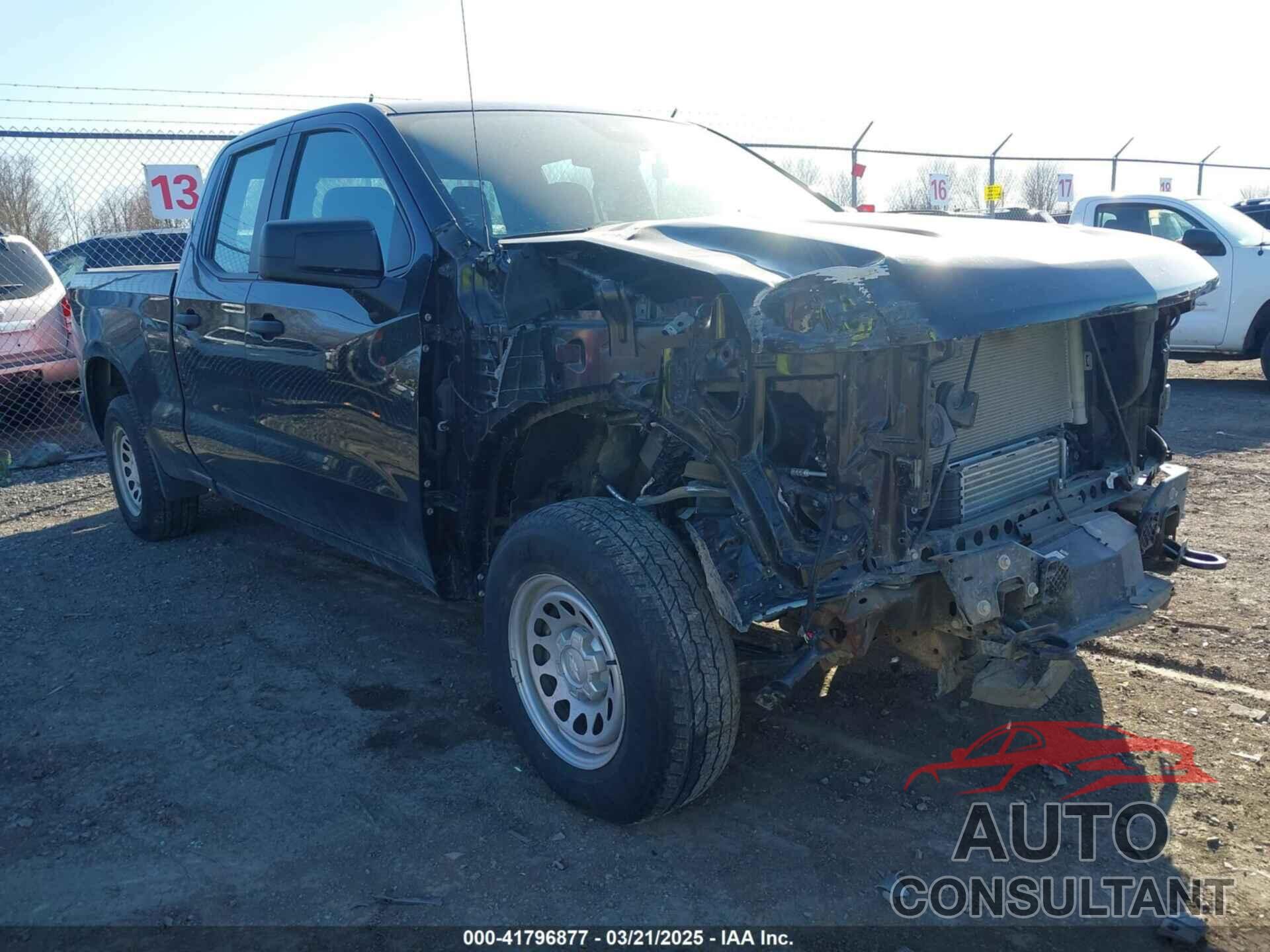 CHEVROLET SILVERADO 1500 2023 - 1GCRDAEK1PZ231054
