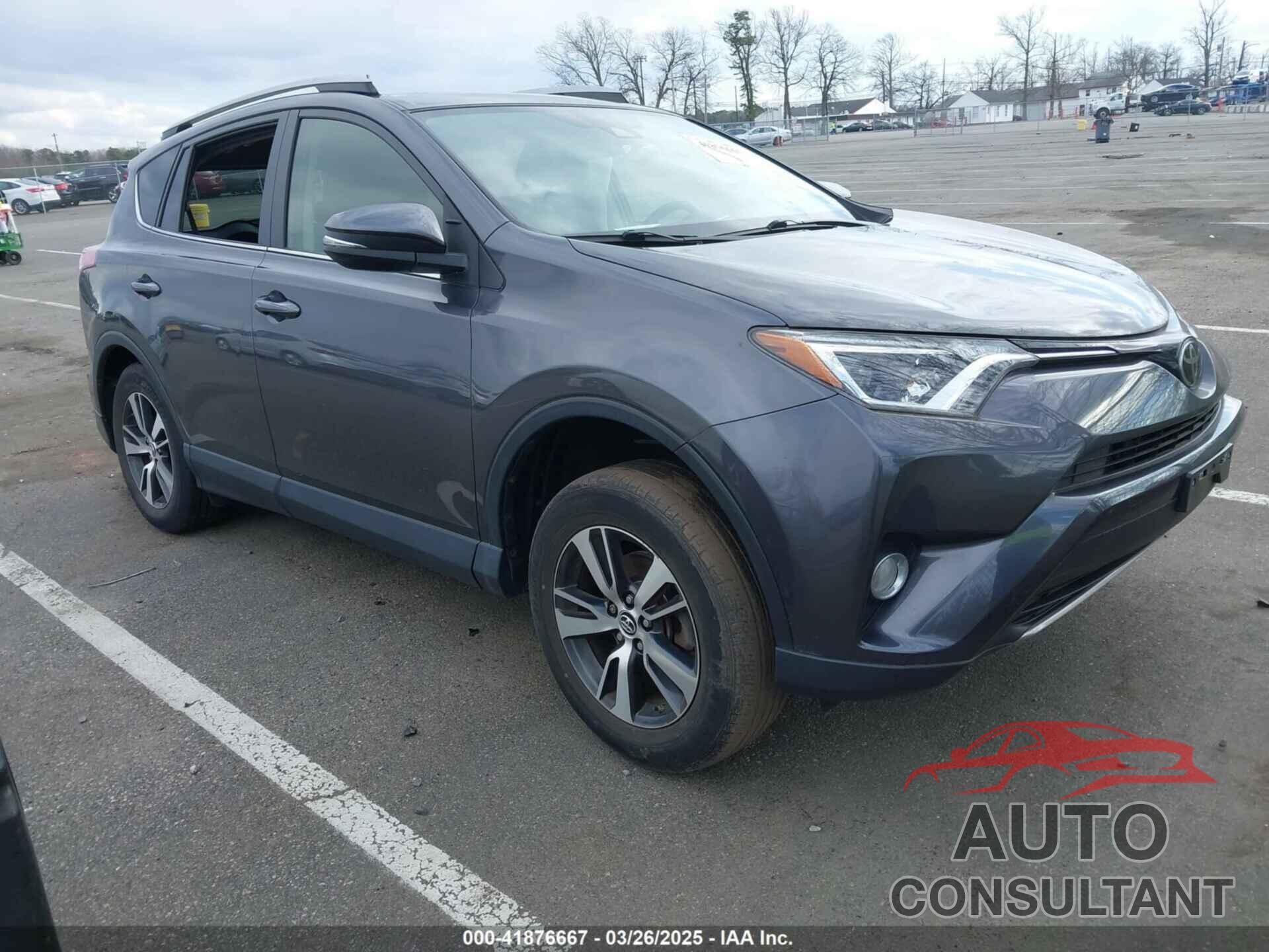 TOYOTA RAV4 2017 - JTMRFREV8HJ711322