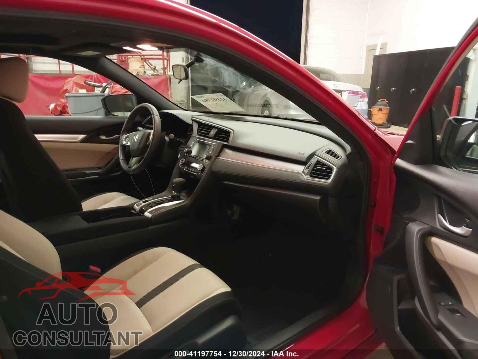 HONDA CIVIC 2018 - 2HGFC4B02JH303883