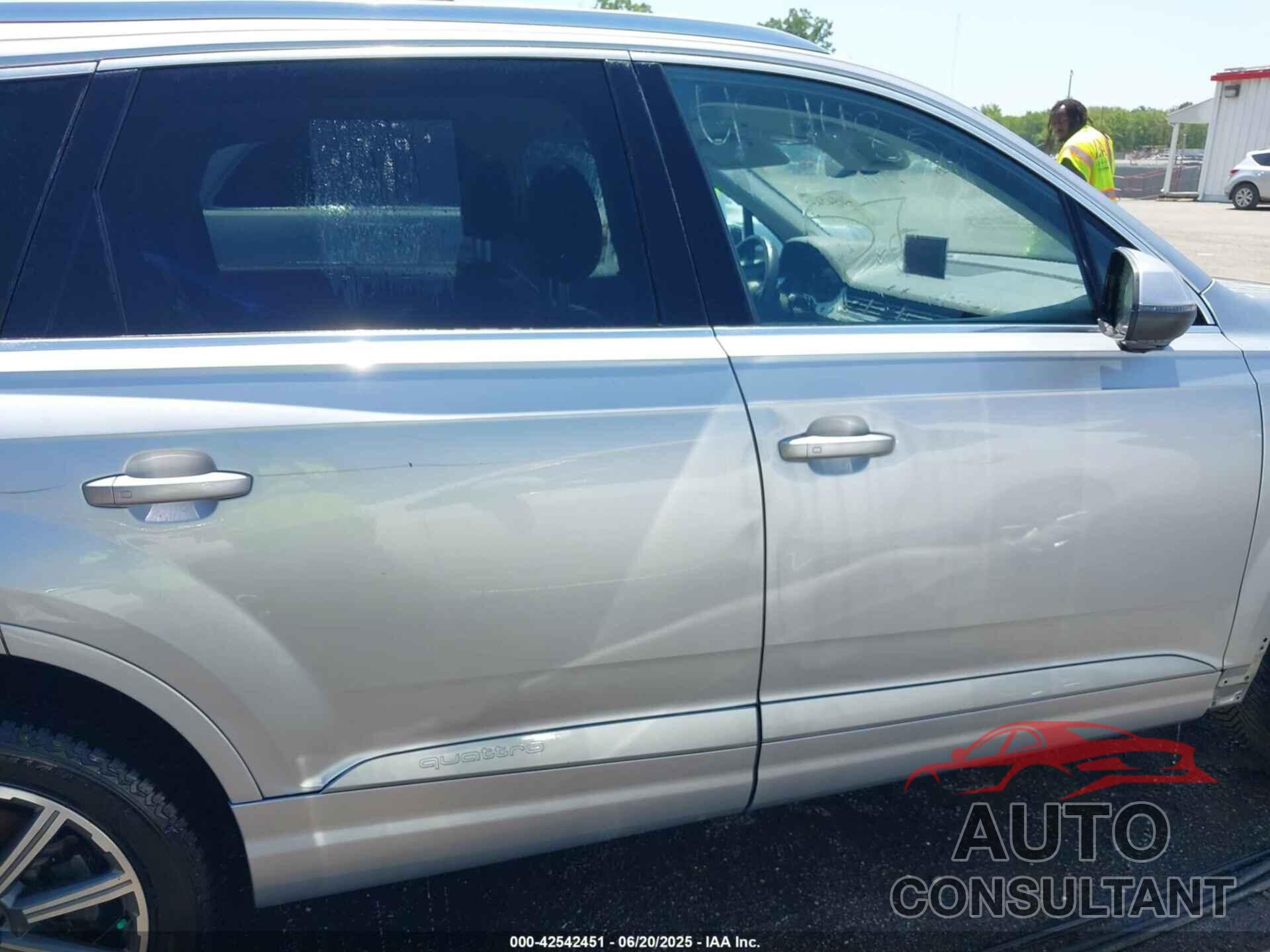 AUDI Q7 2018 - WA1LHAF74JD015170