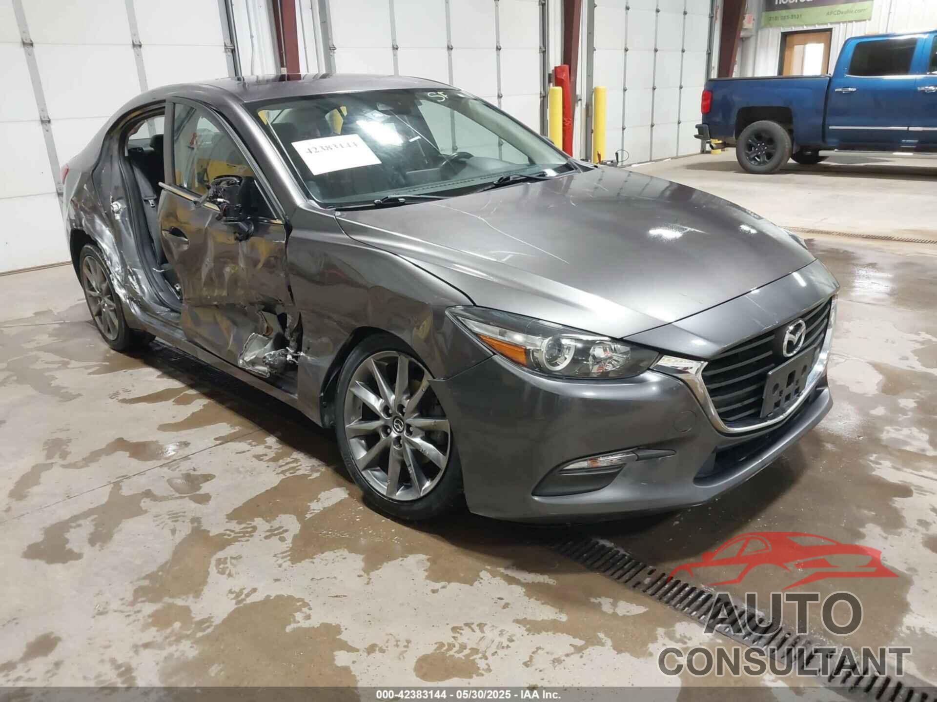 MAZDA MAZDA3 2018 - 3MZBN1V37JM215017