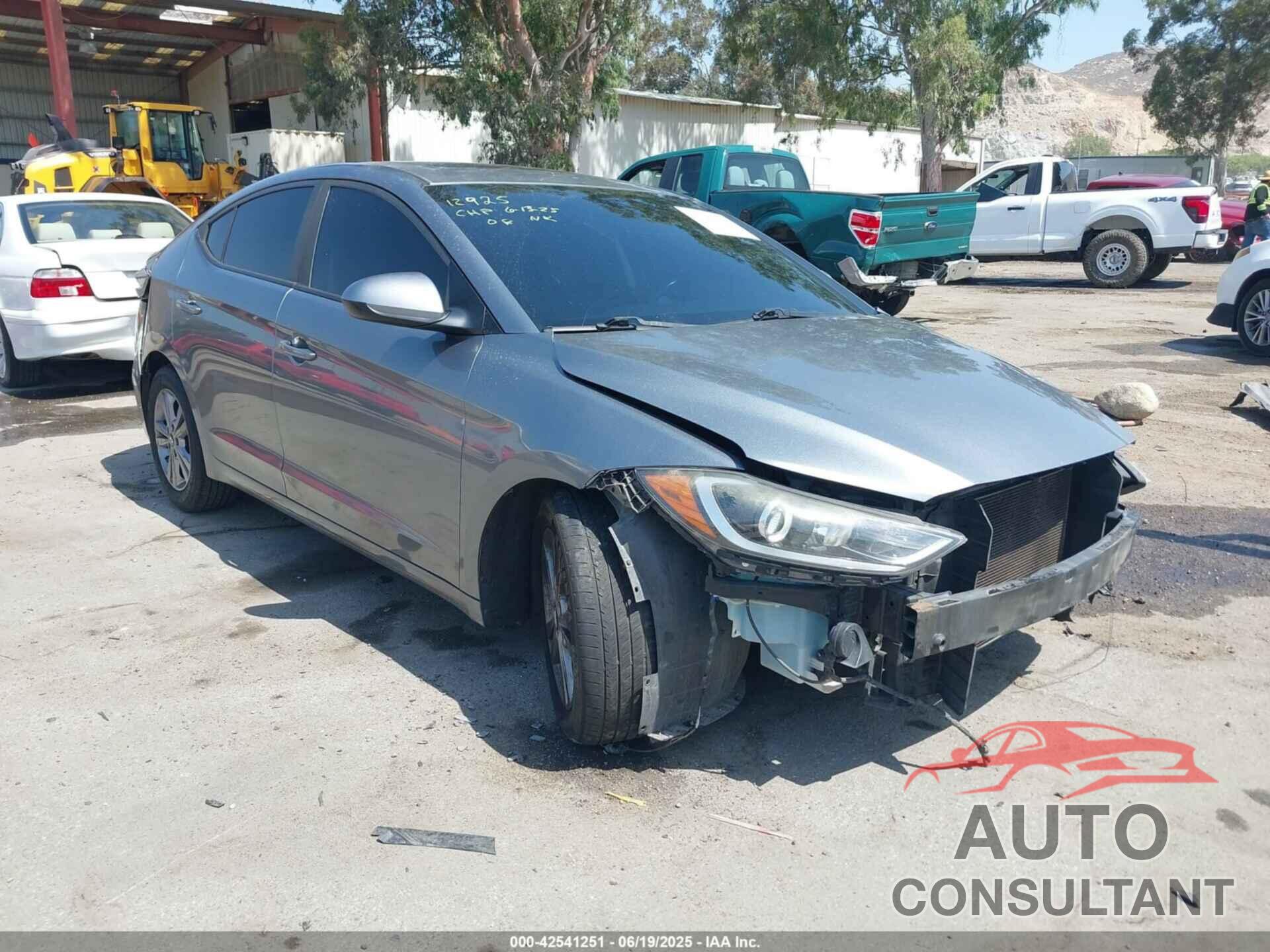 HYUNDAI ELANTRA 2018 - KMHD84LF5JU560801