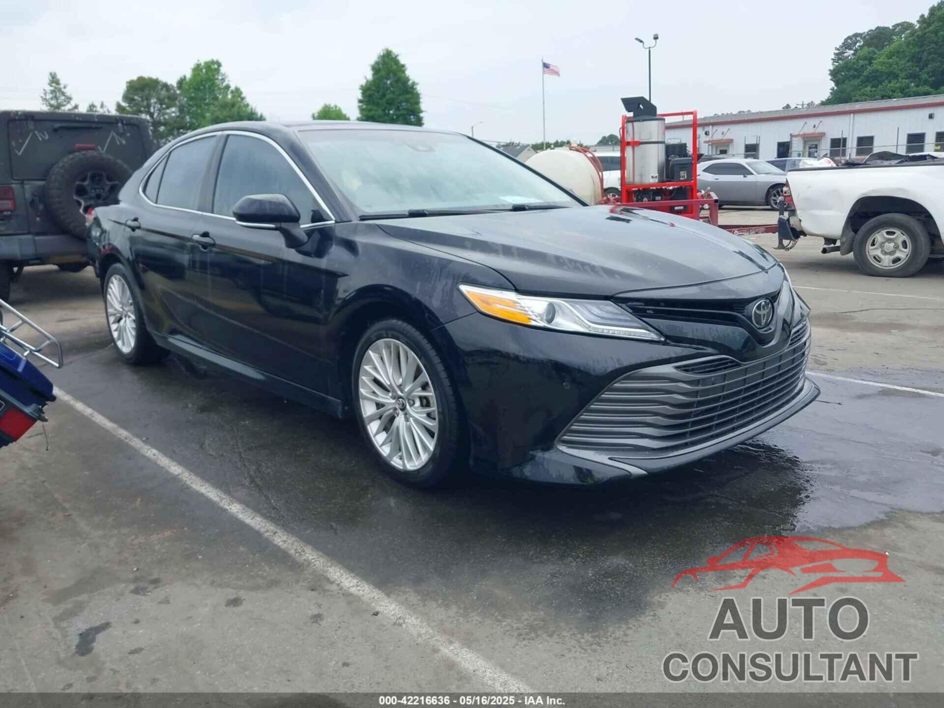 TOYOTA CAMRY 2018 - 4T1B11HK4JU002695