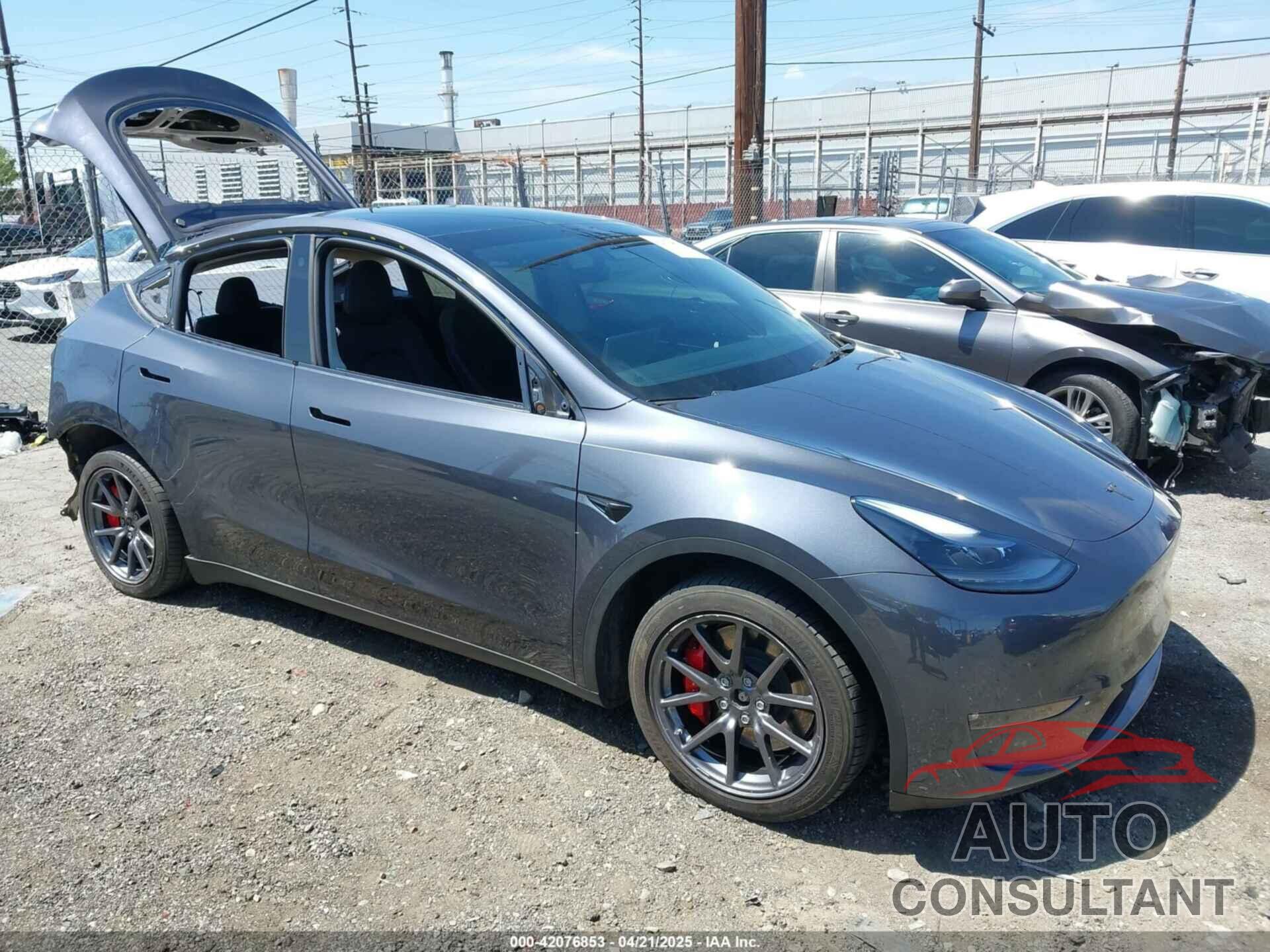 TESLA MODEL Y 2023 - 7SAYGDEFXPF618668