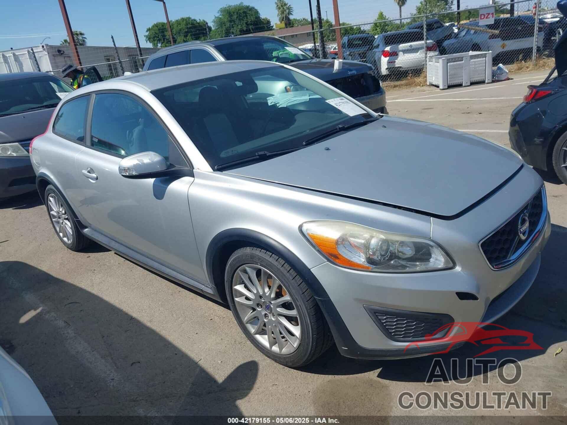 VOLVO C30 2011 - YV1672MK0B2210452