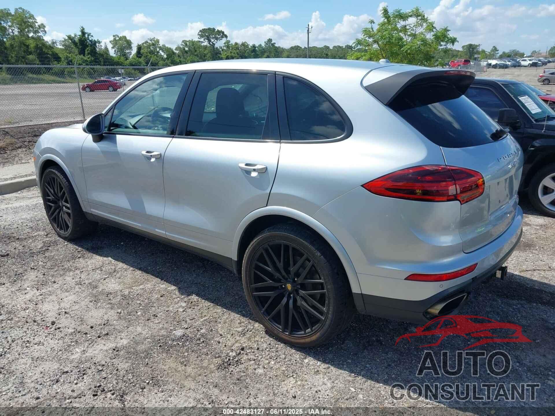 PORSCHE CAYENNE 2017 - WP1AA2A21HKA83921