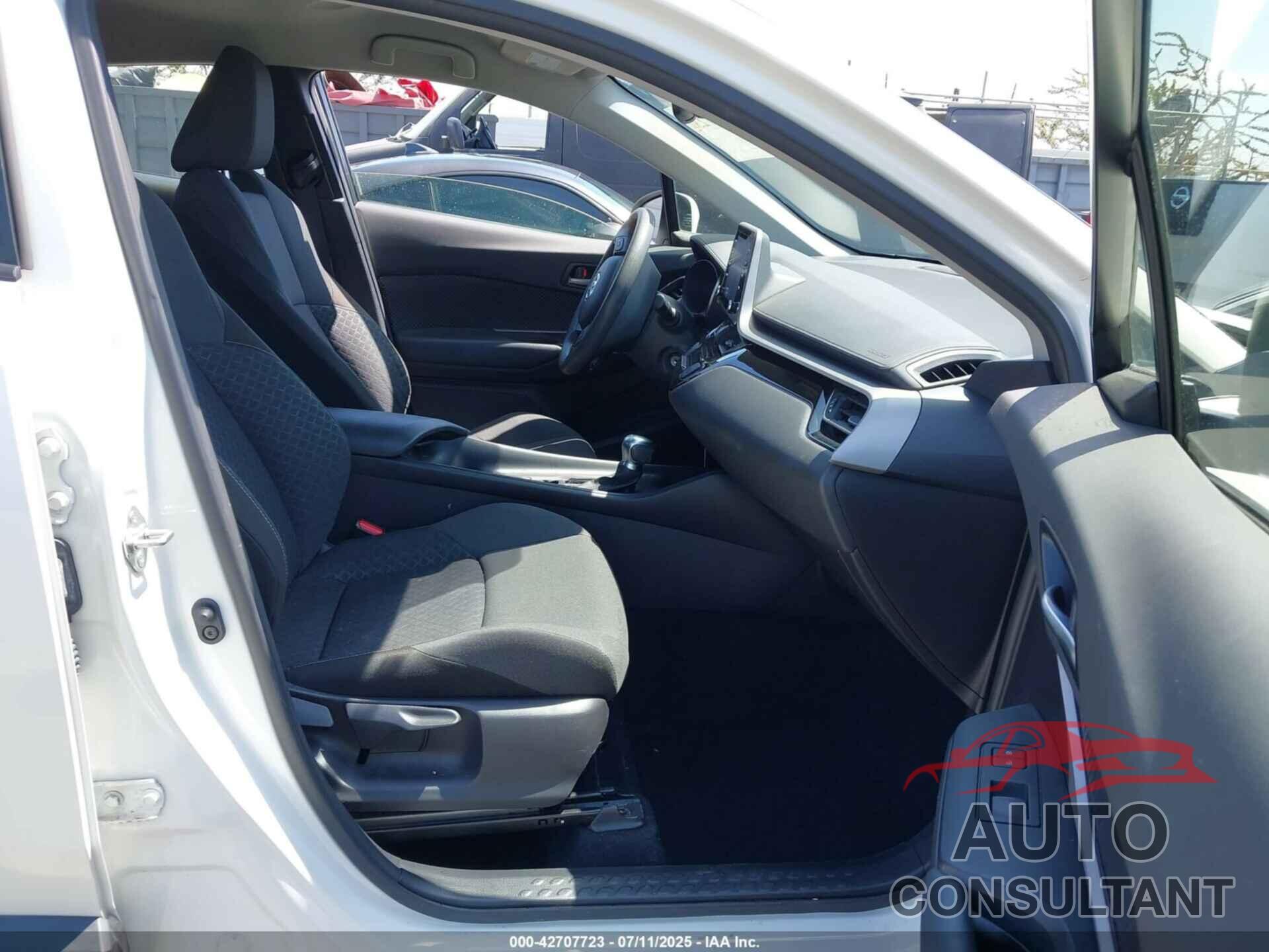 TOYOTA C-HR 2021 - JTNKHMBX0M1116166