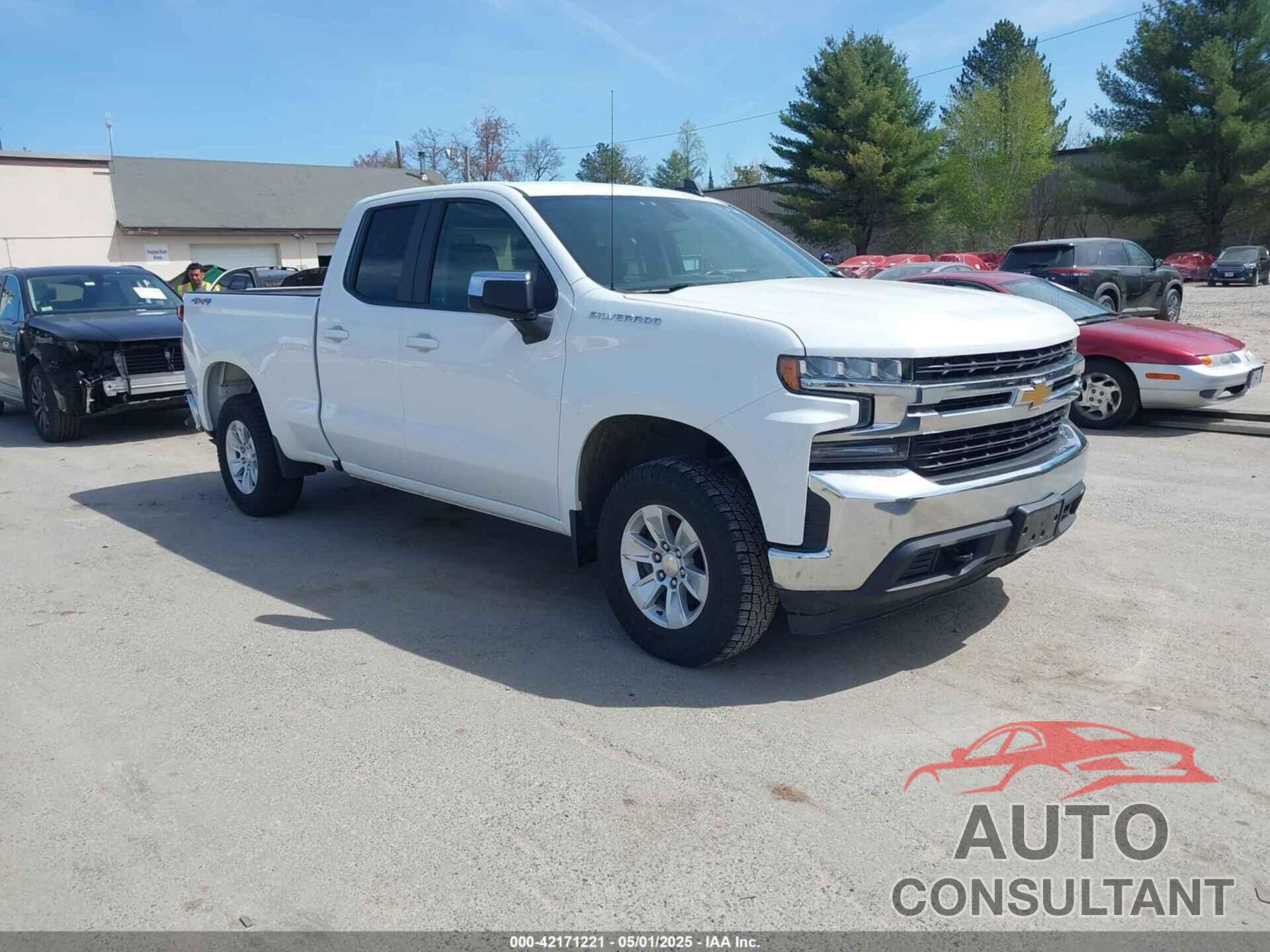 CHEVROLET SILVERADO 1500 2021 - 1GCRYDEK2MZ136195