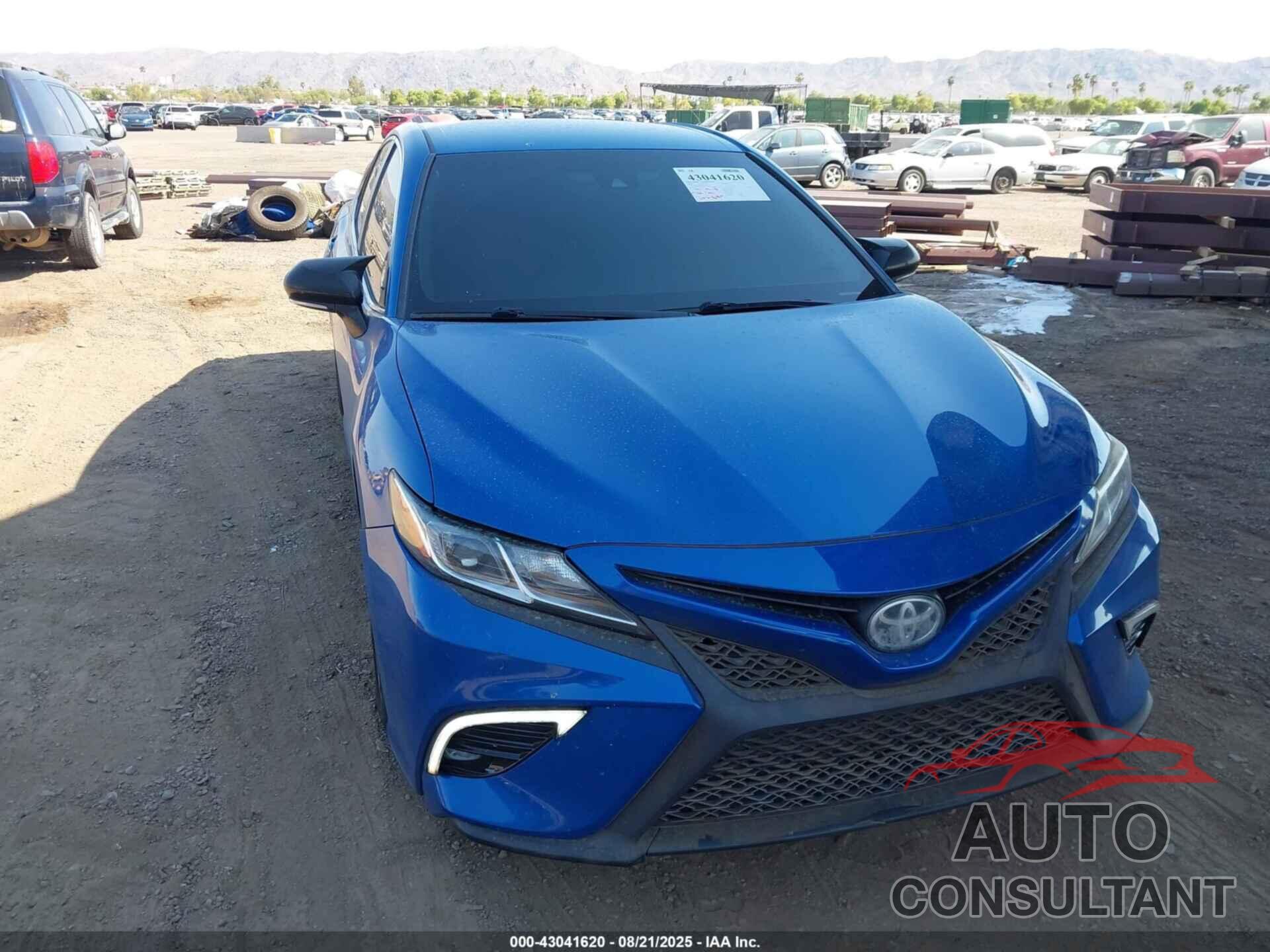 TOYOTA CAMRY 2018 - 4T1B11HK2JU012660