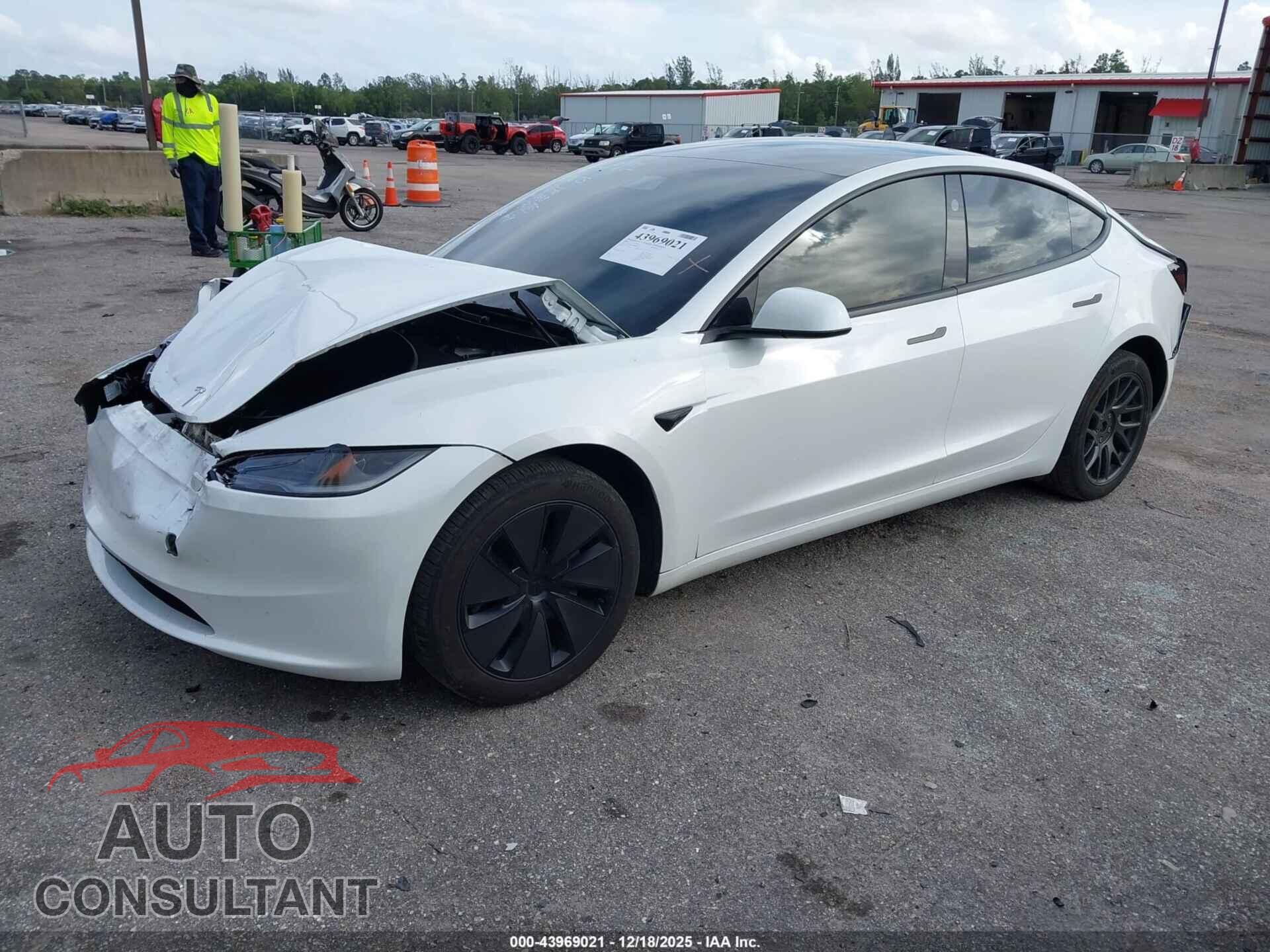 TESLA MODEL 3 2024 - 5YJ3E1EA5RF848976