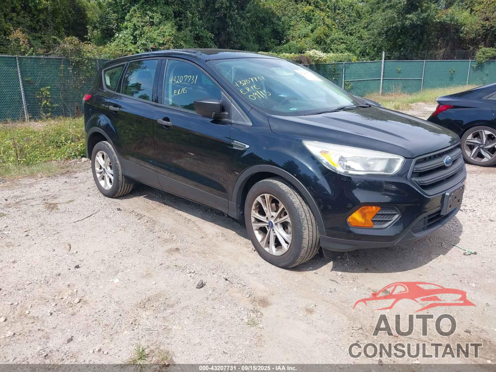 FORD ESCAPE 2017 - 1FMCU0F72HUF02904