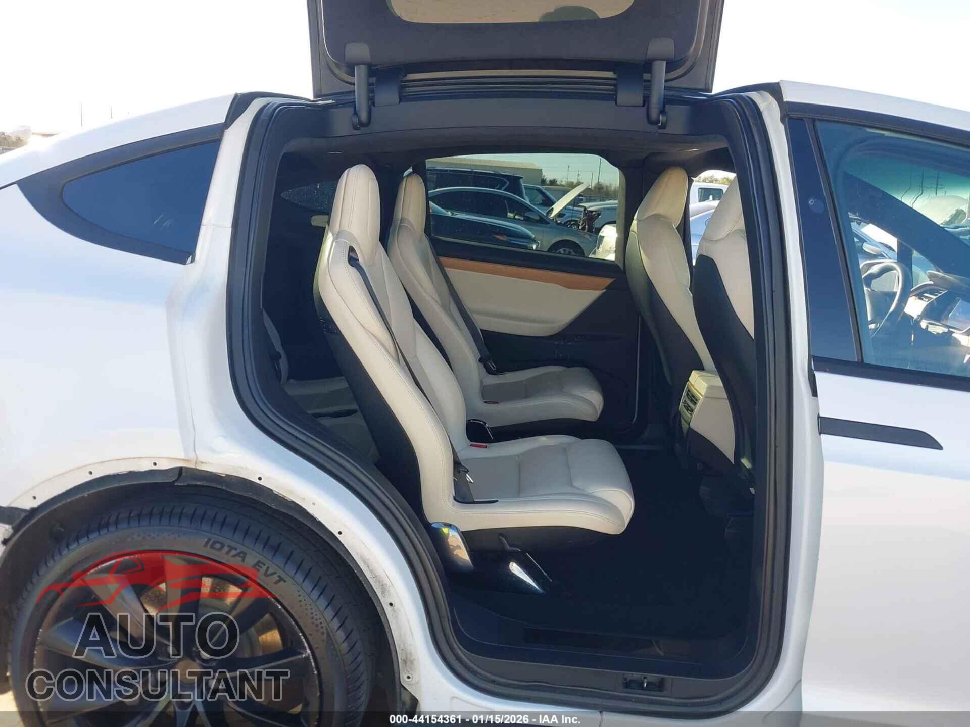 TESLA MODEL X 2020 - 5YJXCBE21LF228901