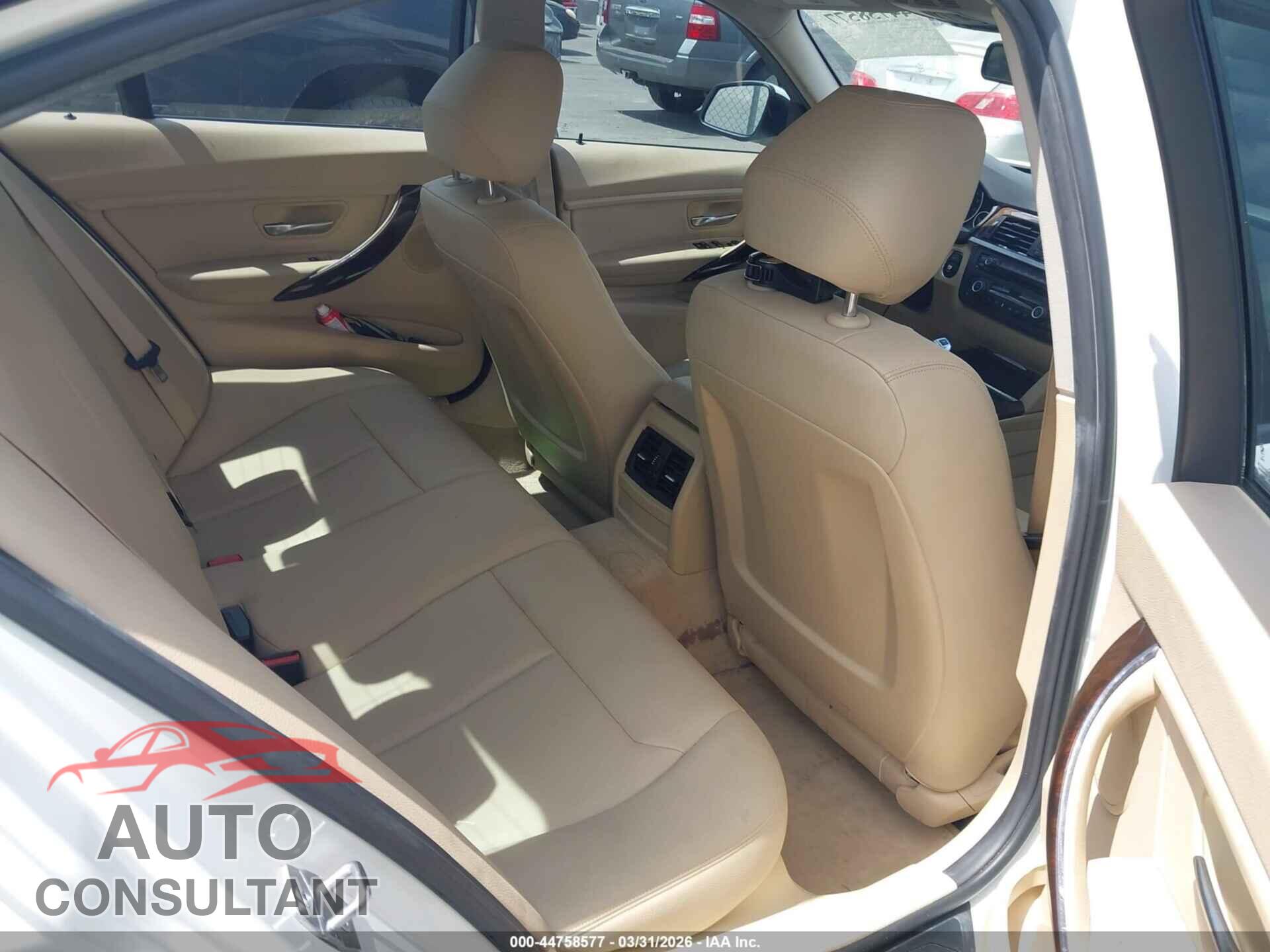 BMW 320I 2015 - WBA3B1G56FNT04490