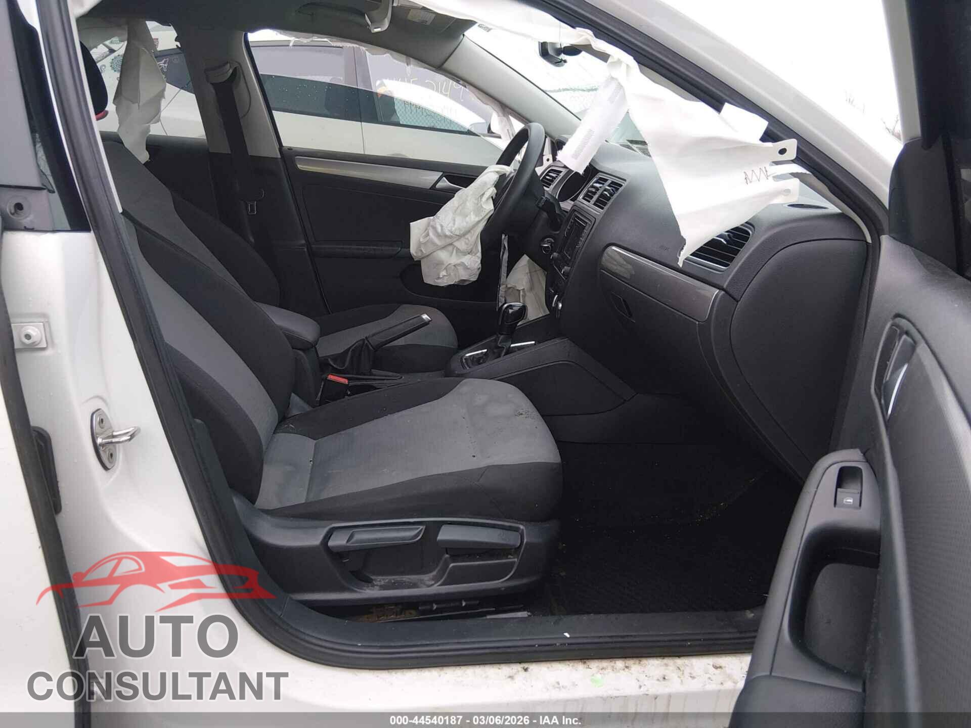 VOLKSWAGEN JETTA 2017 - 3VW2B7AJ7HM350119