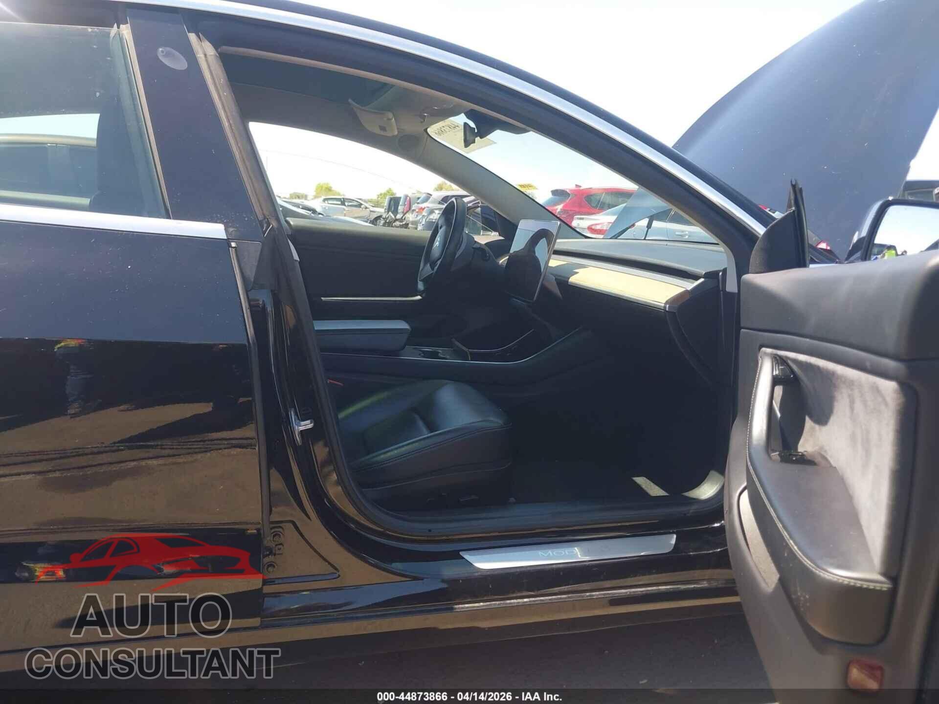TESLA MODEL 3 2019 - 5YJ3E1EA7KF395529