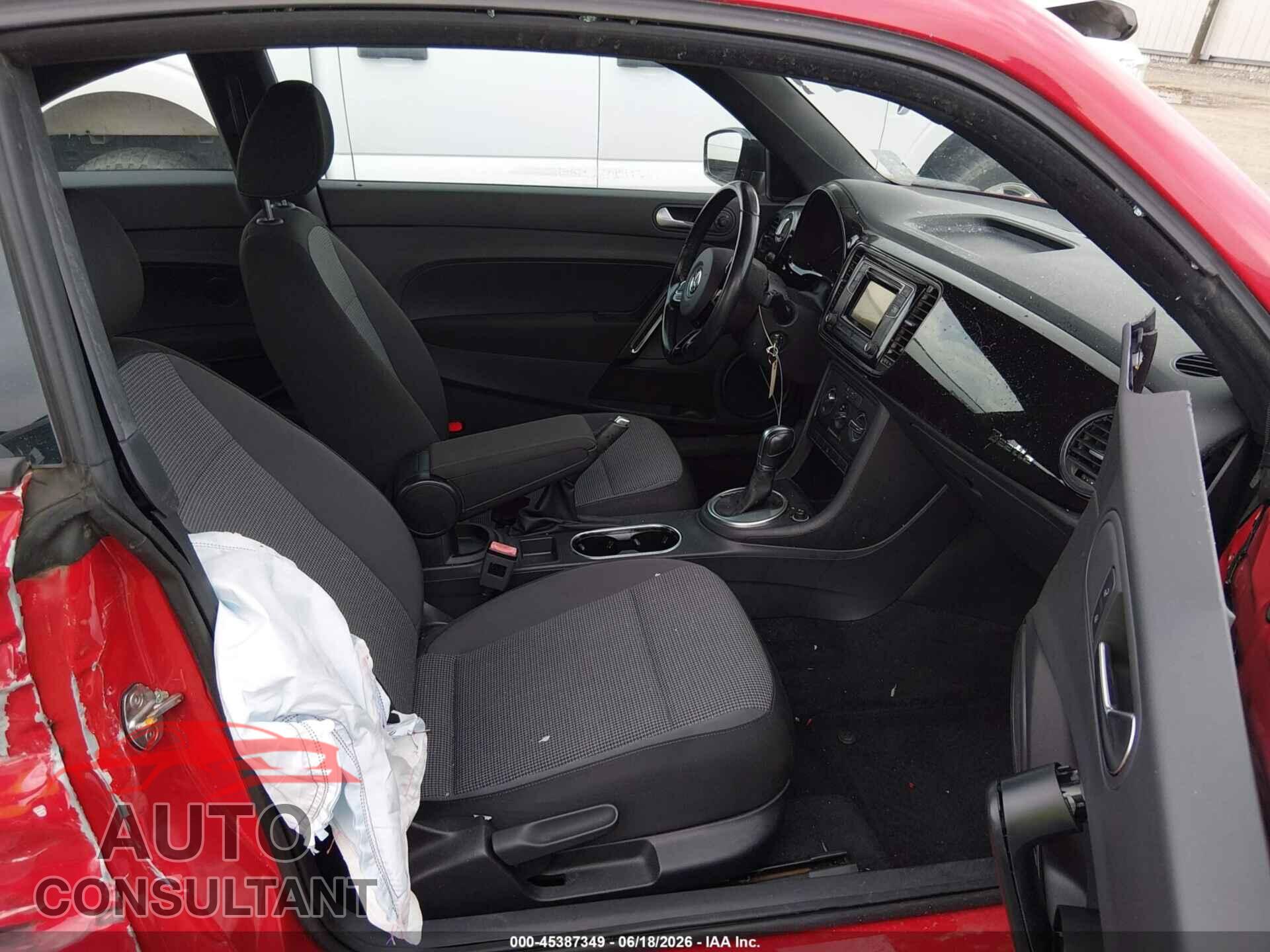 VOLKSWAGEN BEETLE 2017 - 3VWF17AT4HM610935
