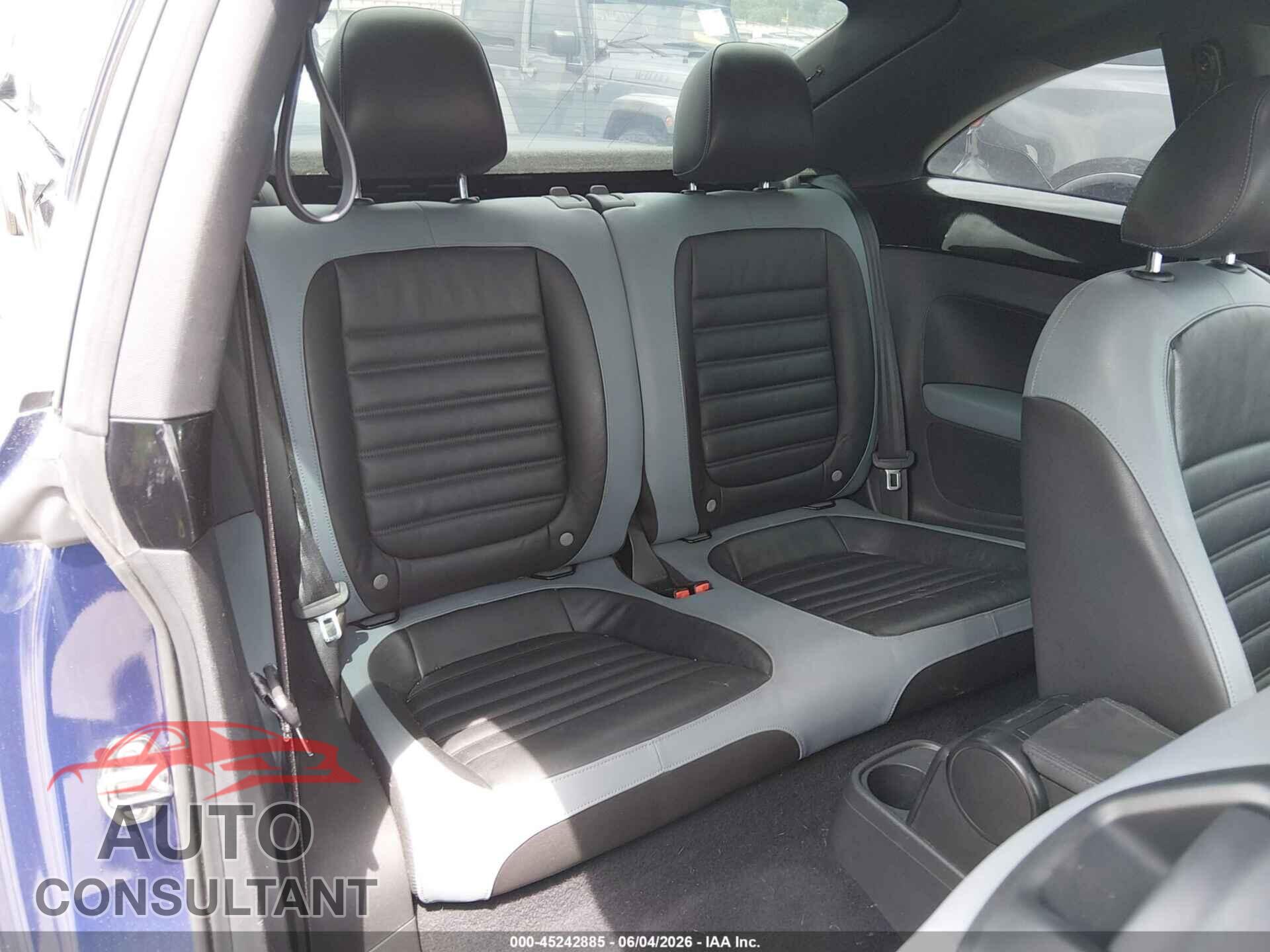 VOLKSWAGEN BEETLE 2013 - 3VWV67AT2DM616403