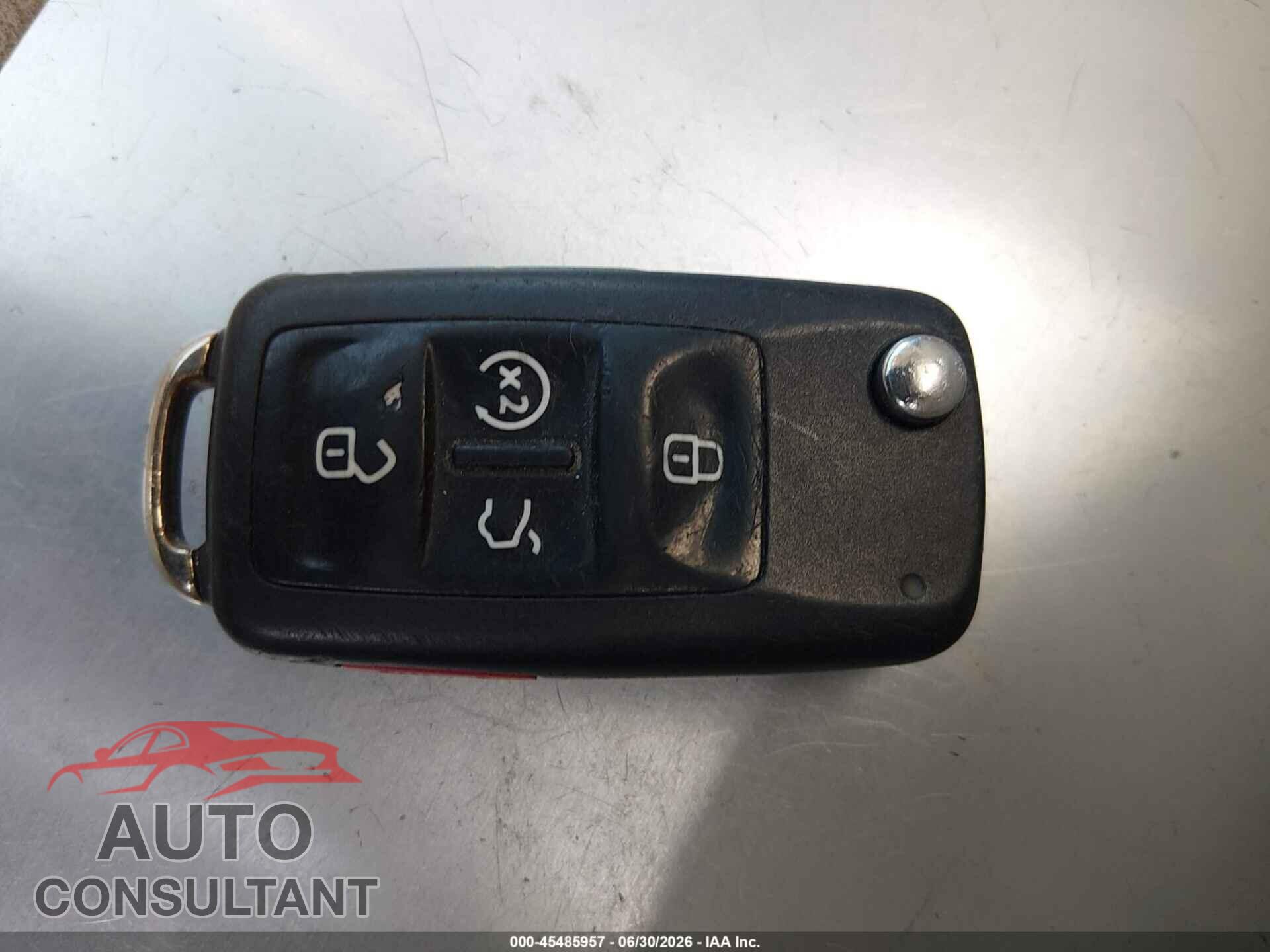 VOLKSWAGEN PASSAT 2015 - 1VWCV7A33FC063596
