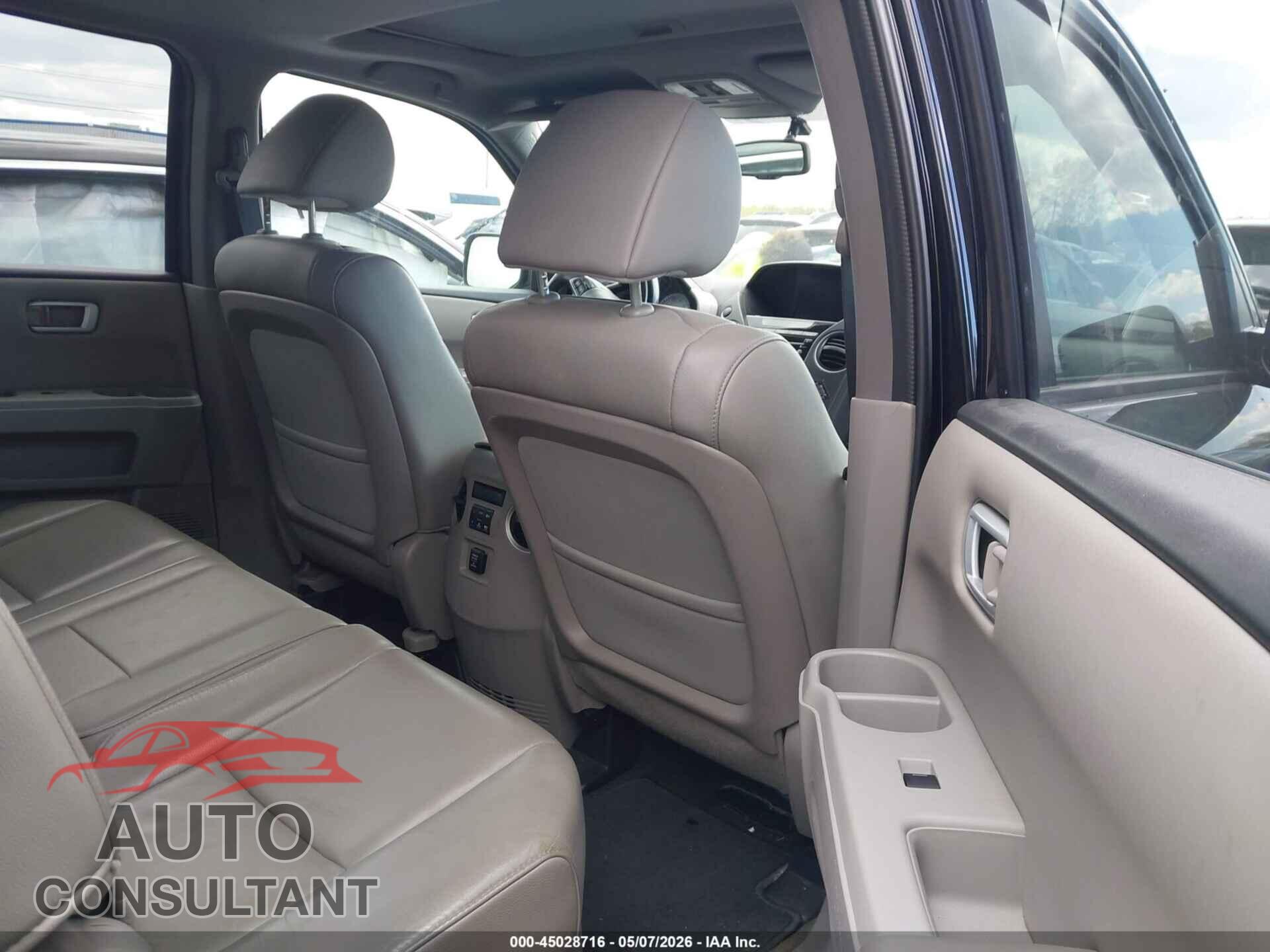 HONDA PILOT 2015 - 5FNYF4H52FB024478