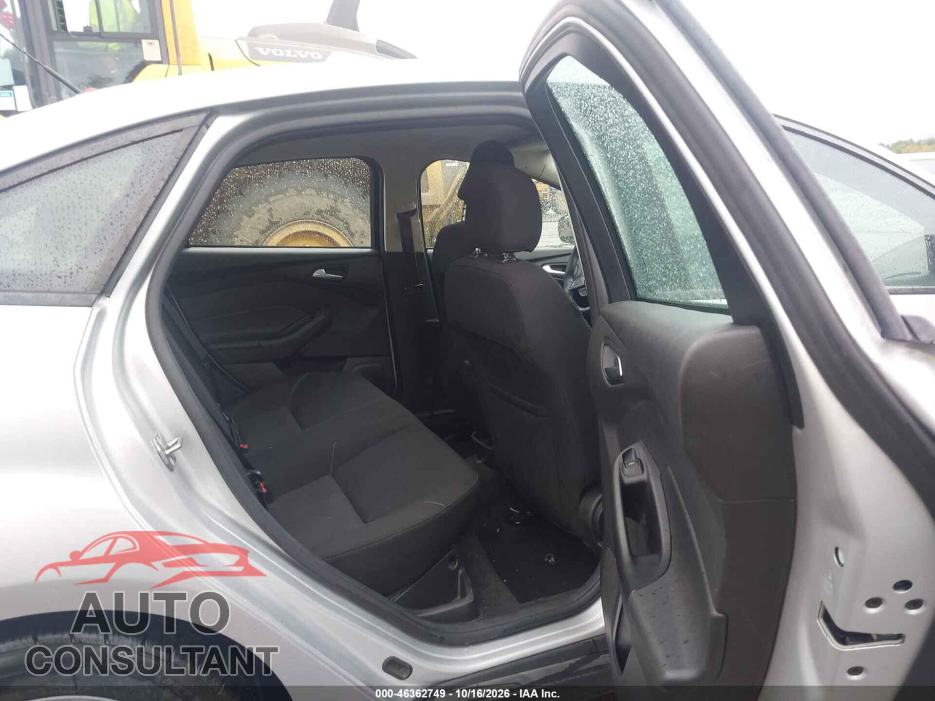 FORD FOCUS 2017 - 1FADP3F23HL340167
