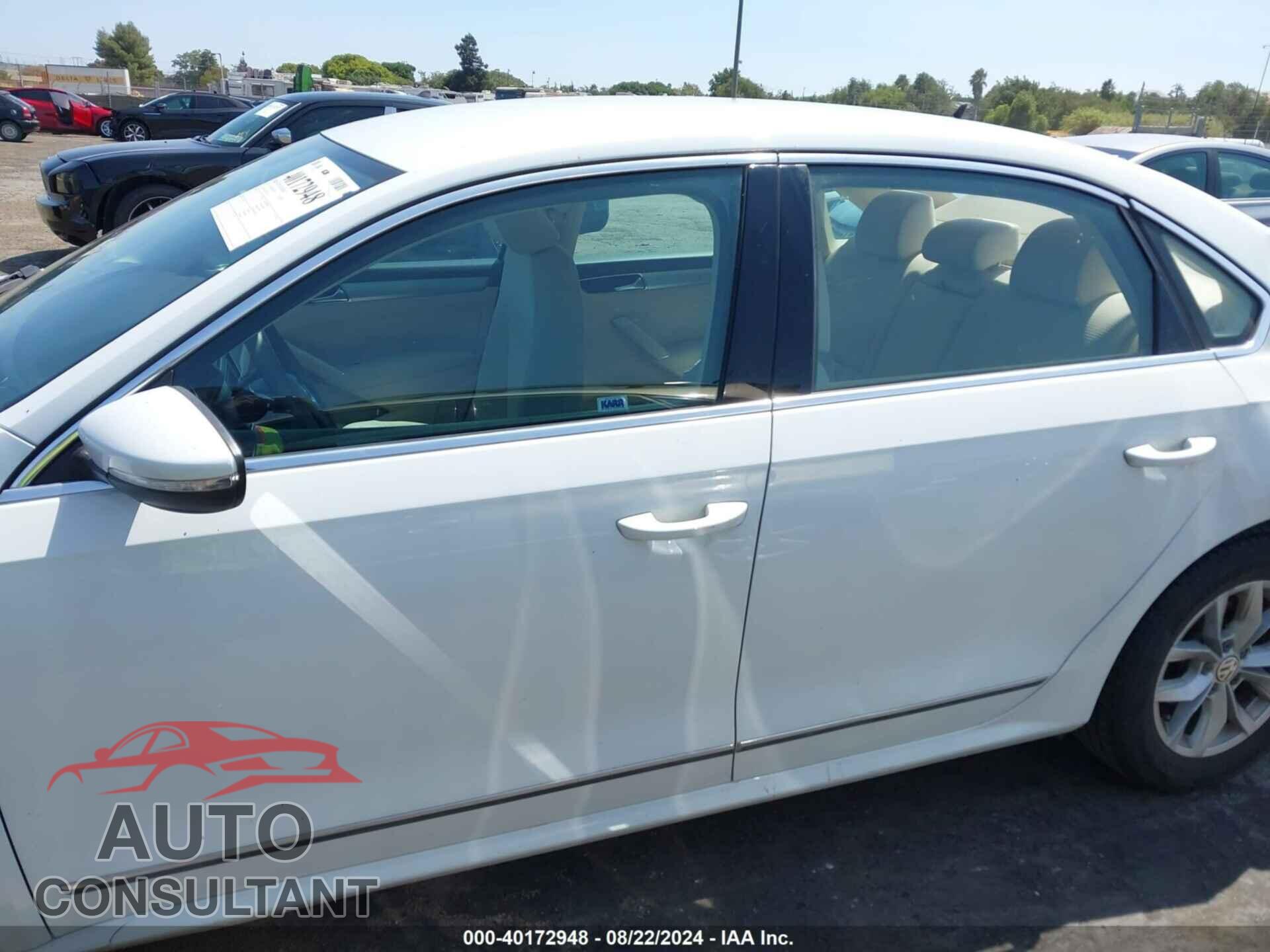 VOLKSWAGEN PASSAT 2017 - 1VWAT7A37HC023845