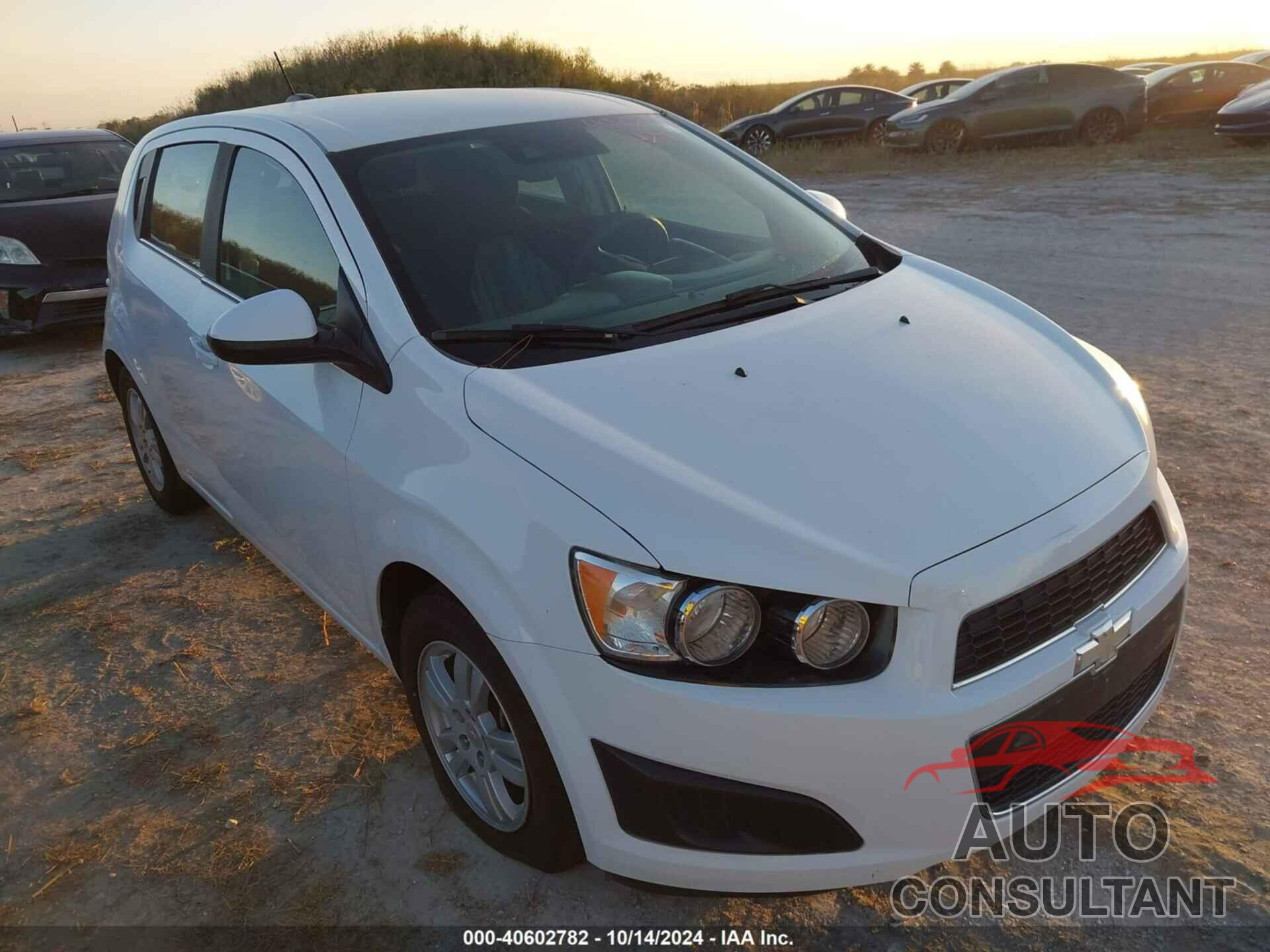 CHEVROLET SONIC 2016 - 1G1JC6SH8G4171088