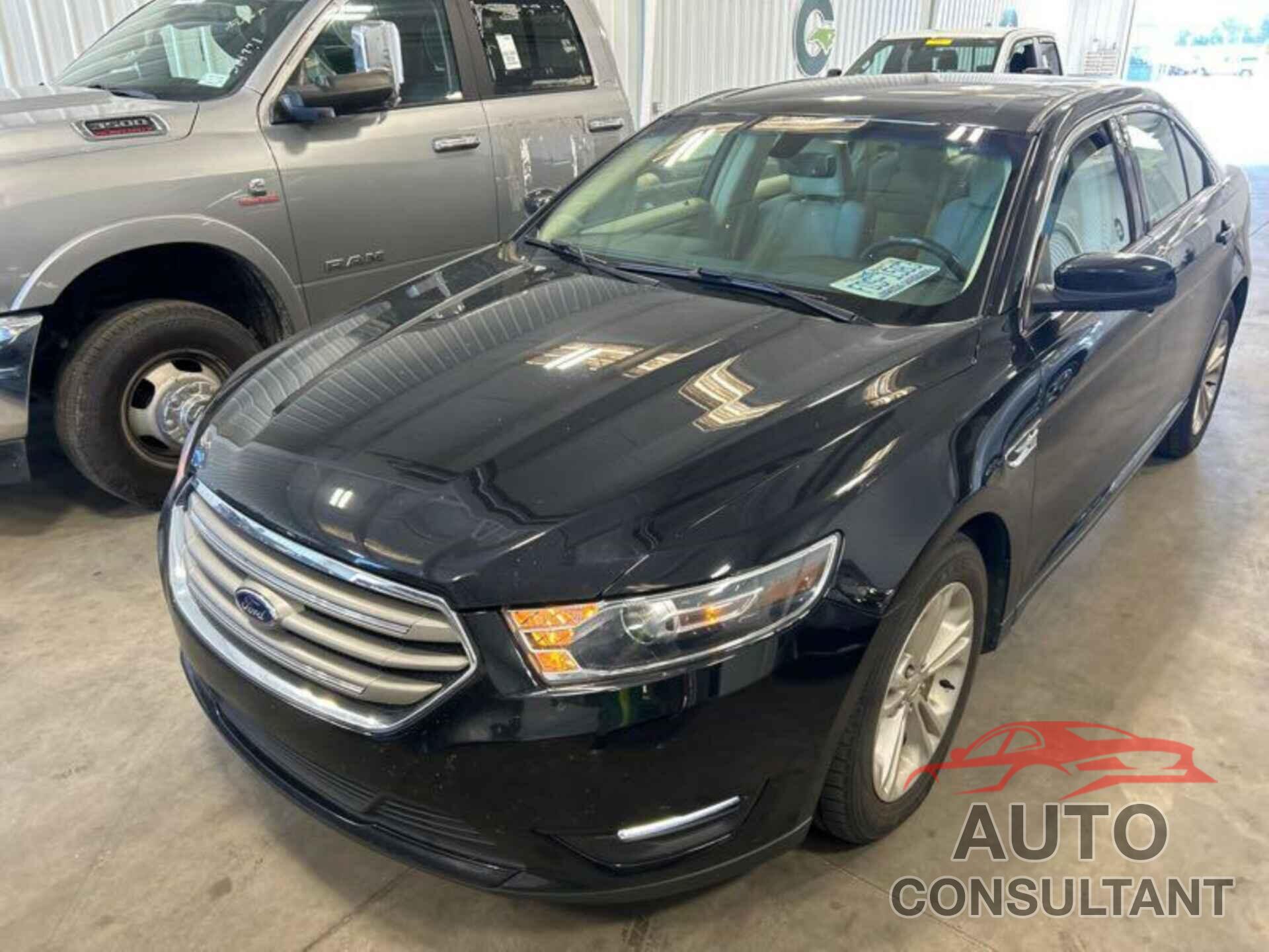 FORD TAURUS 2018 - 1FAHP2E88JG135220