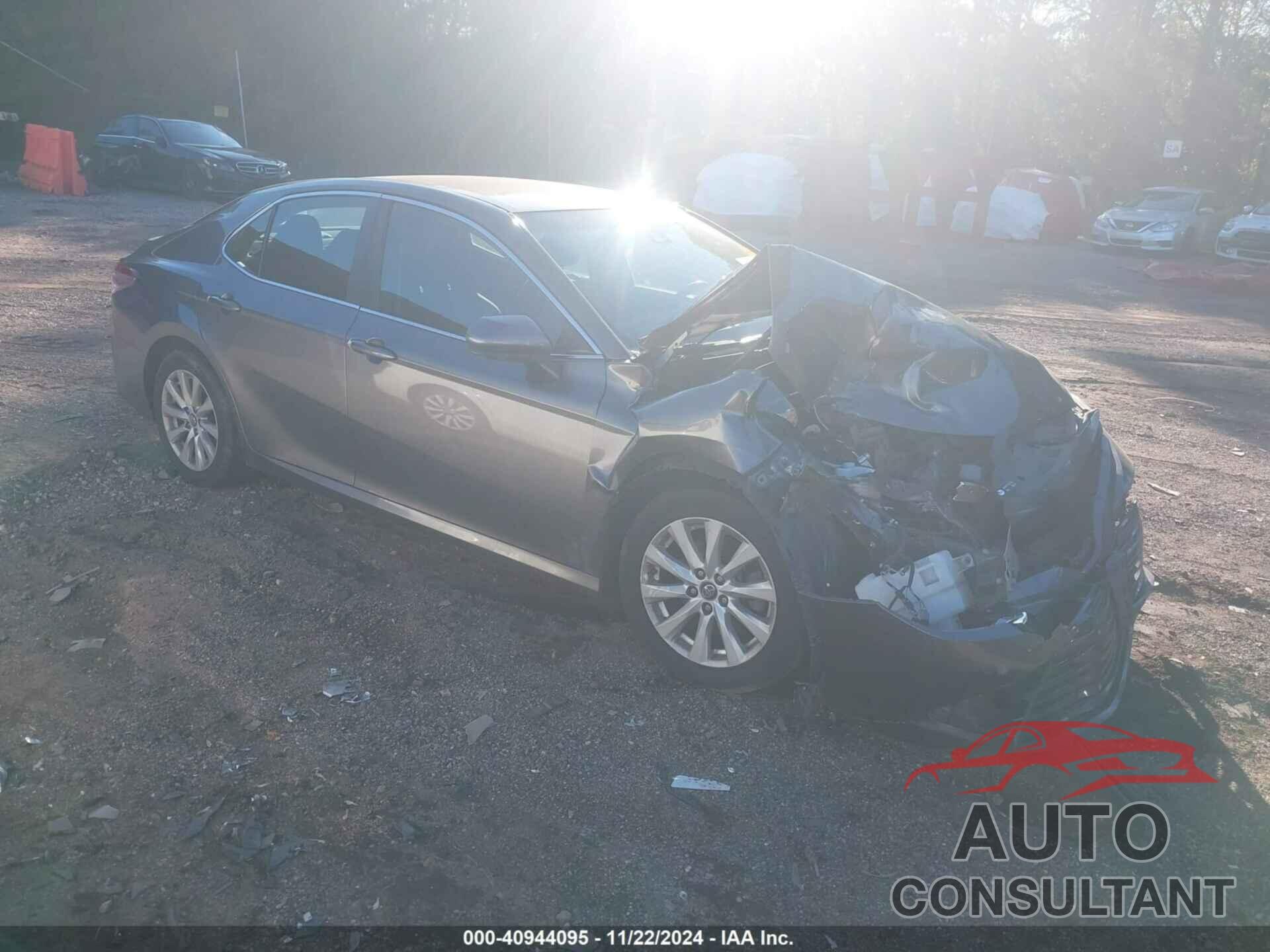 TOYOTA CAMRY 2018 - 4T1B11HK6JU088558