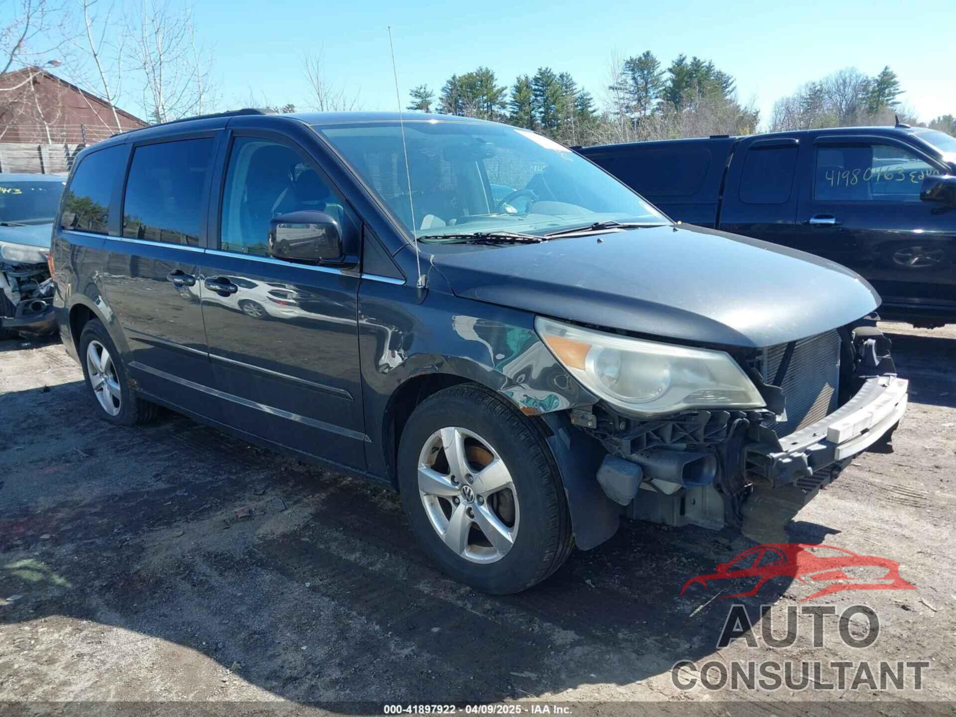 VOLKSWAGEN ROUTAN 2011 - 2V4RW3DG7BR717573