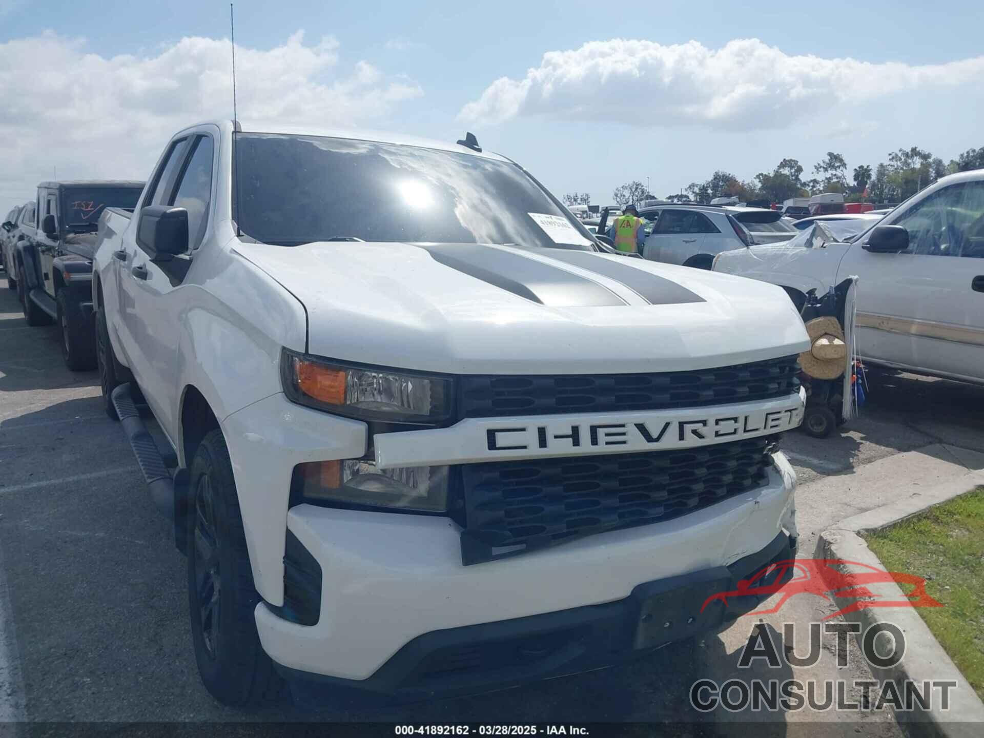 CHEVROLET SILVERADO 1500 2021 - 1GCRWBEK5MZ201325