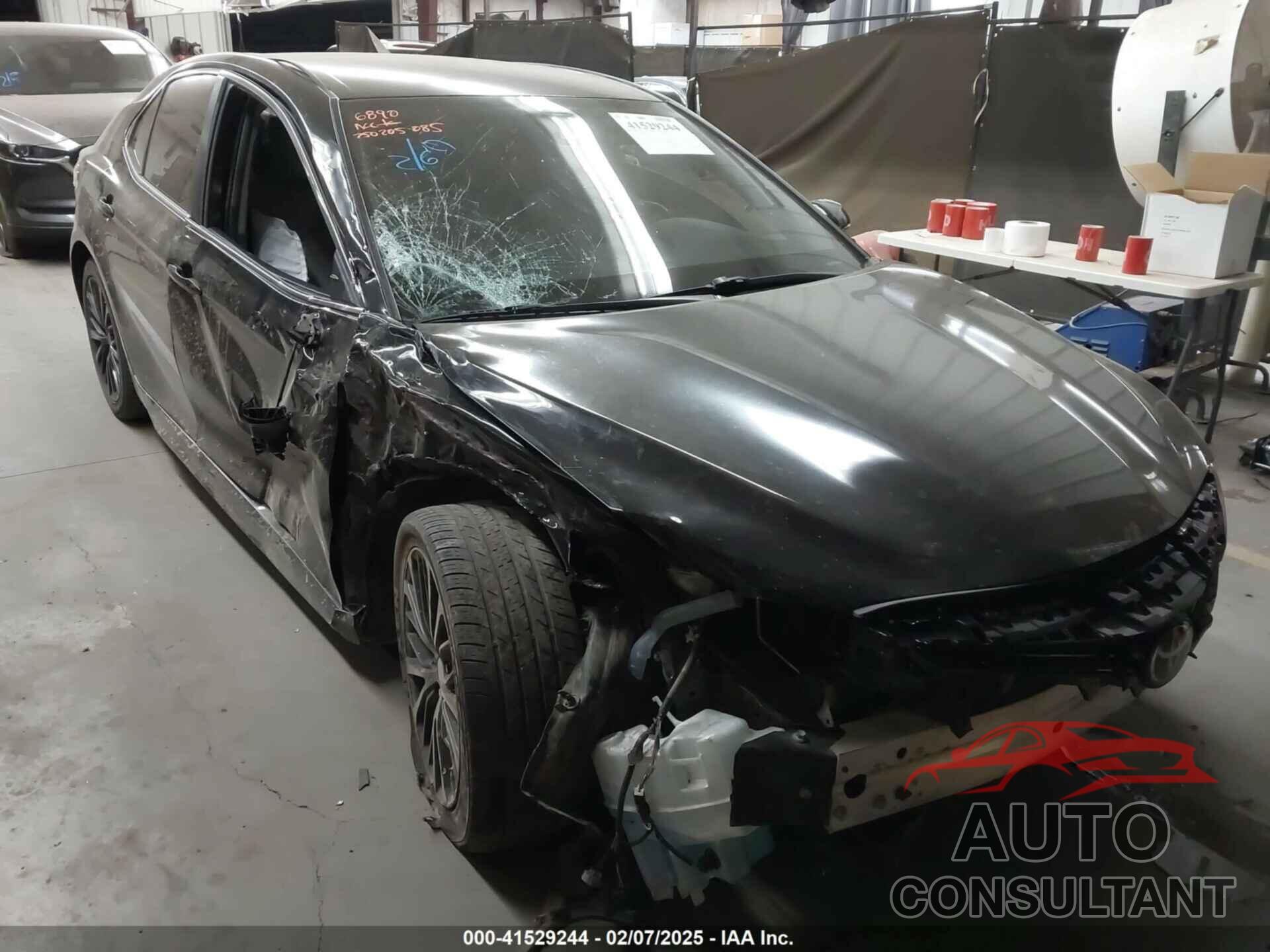TOYOTA CAMRY 2018 - 4T1B11HK6JU586890