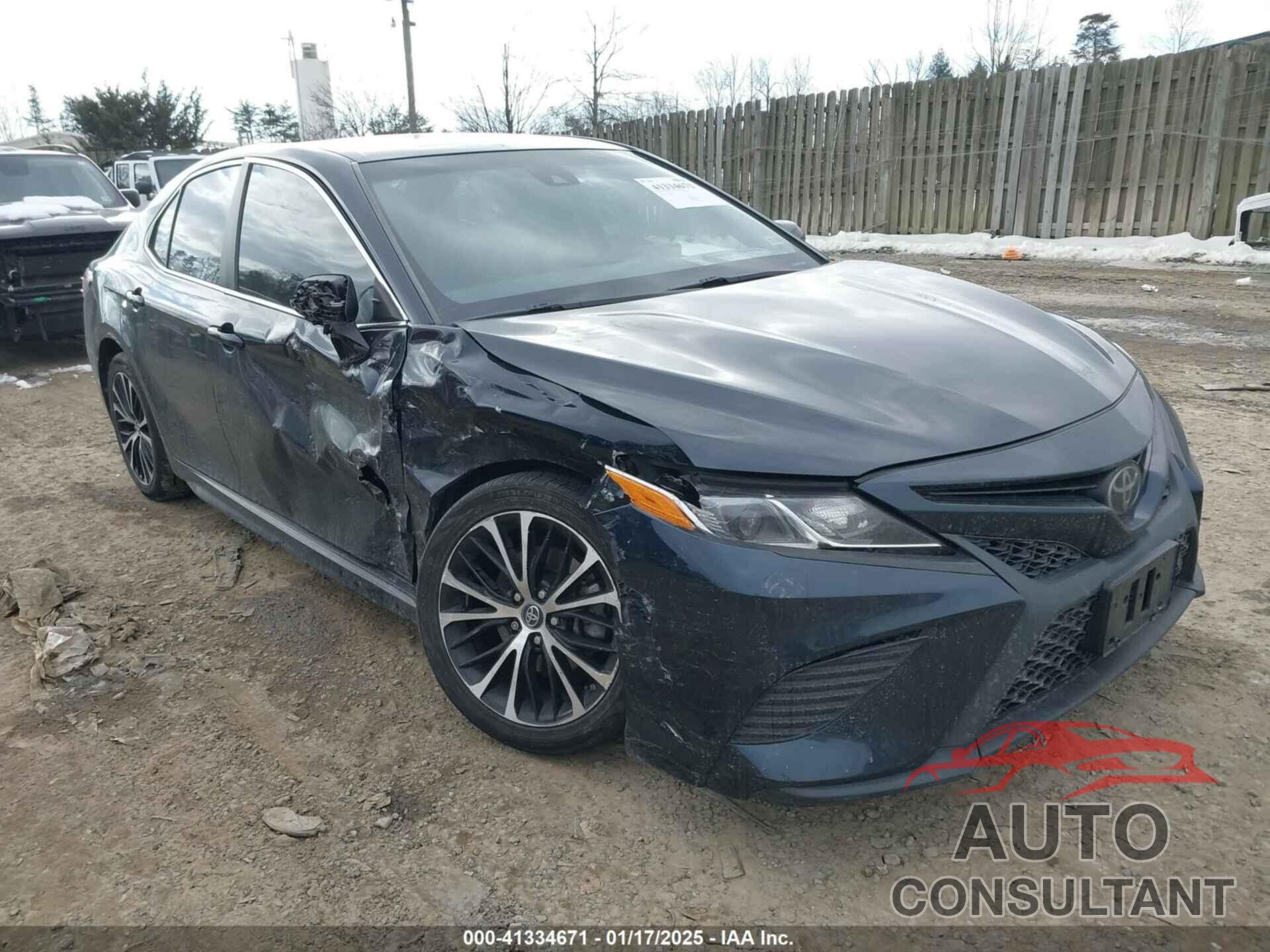 TOYOTA CAMRY 2018 - 4T1B11HK9JU647388