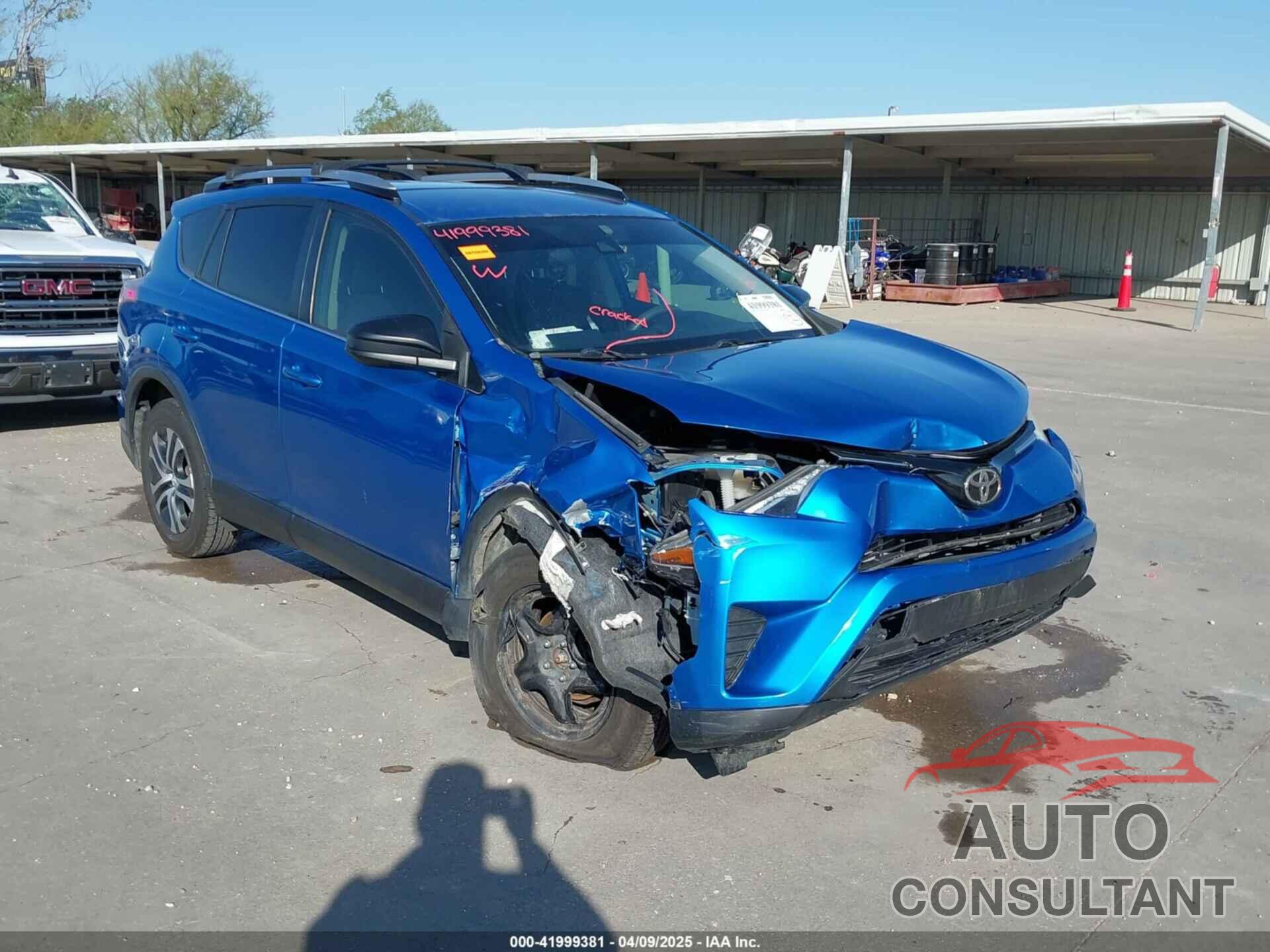 TOYOTA RAV4 2017 - JTMZFREV4HJ115558