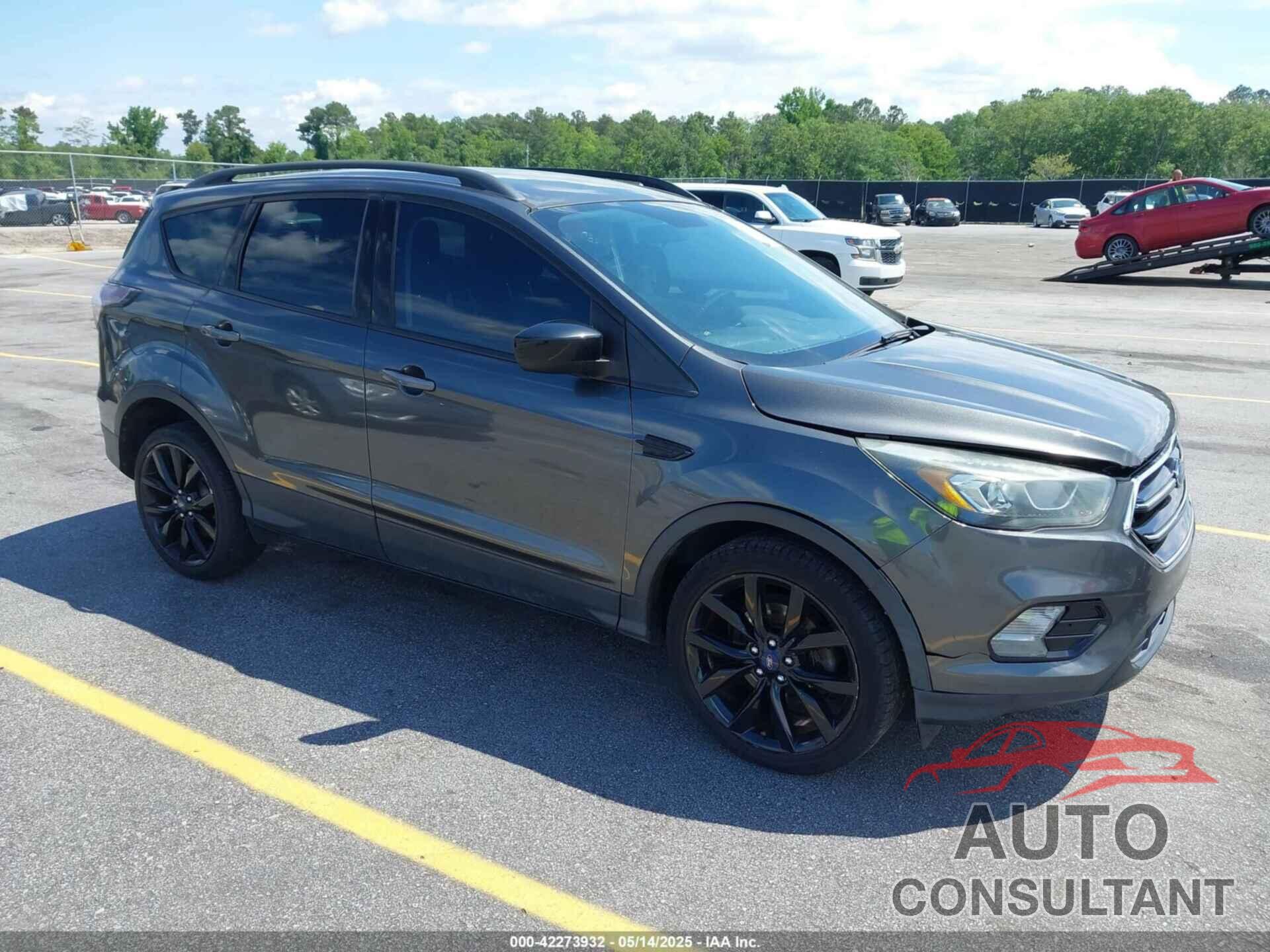 FORD ESCAPE 2017 - 1FMCU0GD5HUB00721